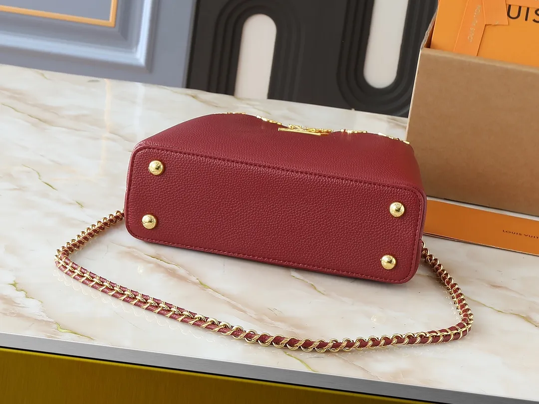 💰420💰Guangzhou product Upgraded from the original M24583 M24584 M24585 Gold and diamond corolla This Capucines Flower Crown handbag is made of full-grain Taurillon leather and is embellished with Monogram flowers. Each flower is shaped by exquisite crystal diamonds. The LV logo and flowers echo each other, giving this soft handbag a jewel-like luster. Use the detachable shoulder strap cleverly to switch between shoulder and crossbody. Dimensions: 27.0 x 17.3 x 9.0 cm