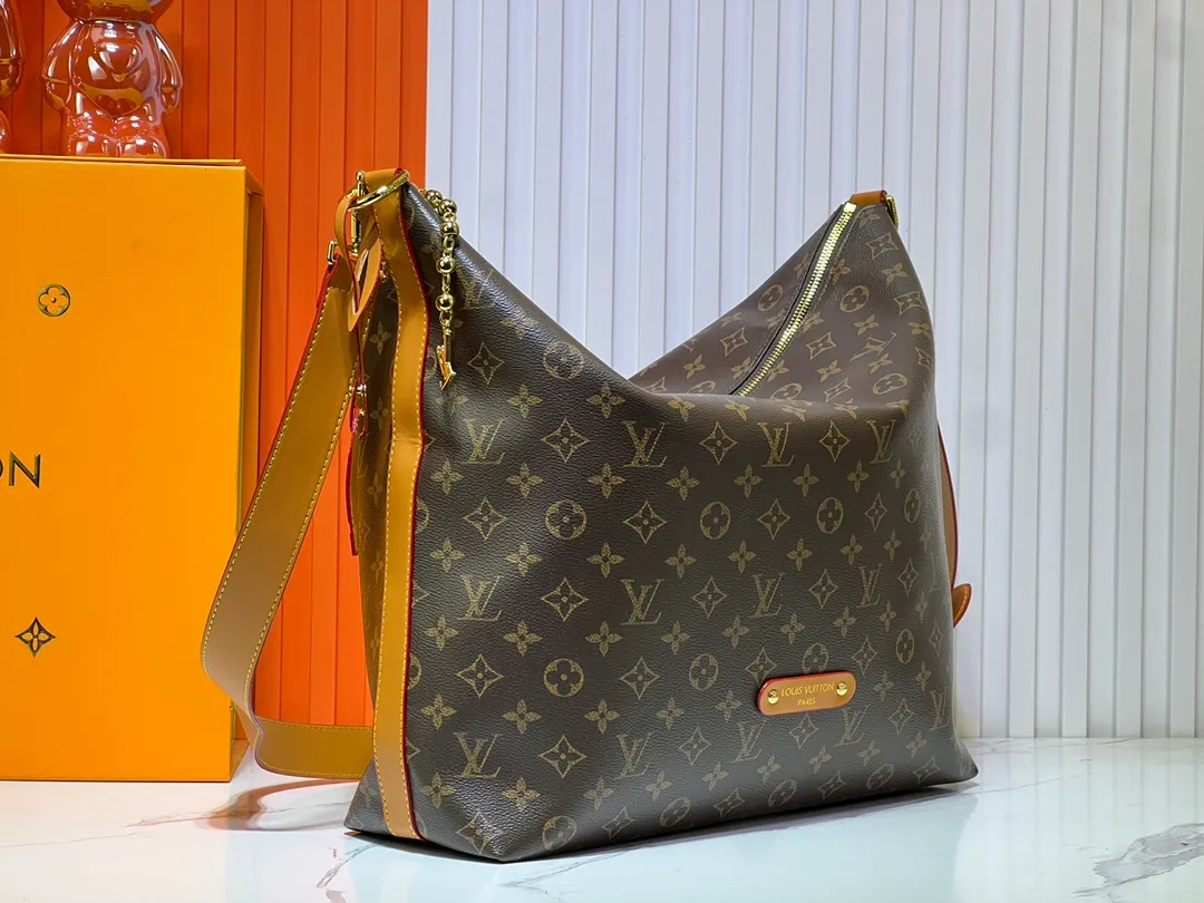 Batch 300💰LV METIS handbag M14018 M13986 Smart, intelligent and meticulously crafted, Métis made of Monogram canvas fulfills its promise with its own attitude. With its emphasis on lines and silhouettes, the Métis handbag combines the versatility required of a modern handbag with the elegance and charm of Louis Vuitton's heritage. Two detachable shoulder straps, can be used to carry, carry or carry on the shoulder. Size 48x36x12cm,