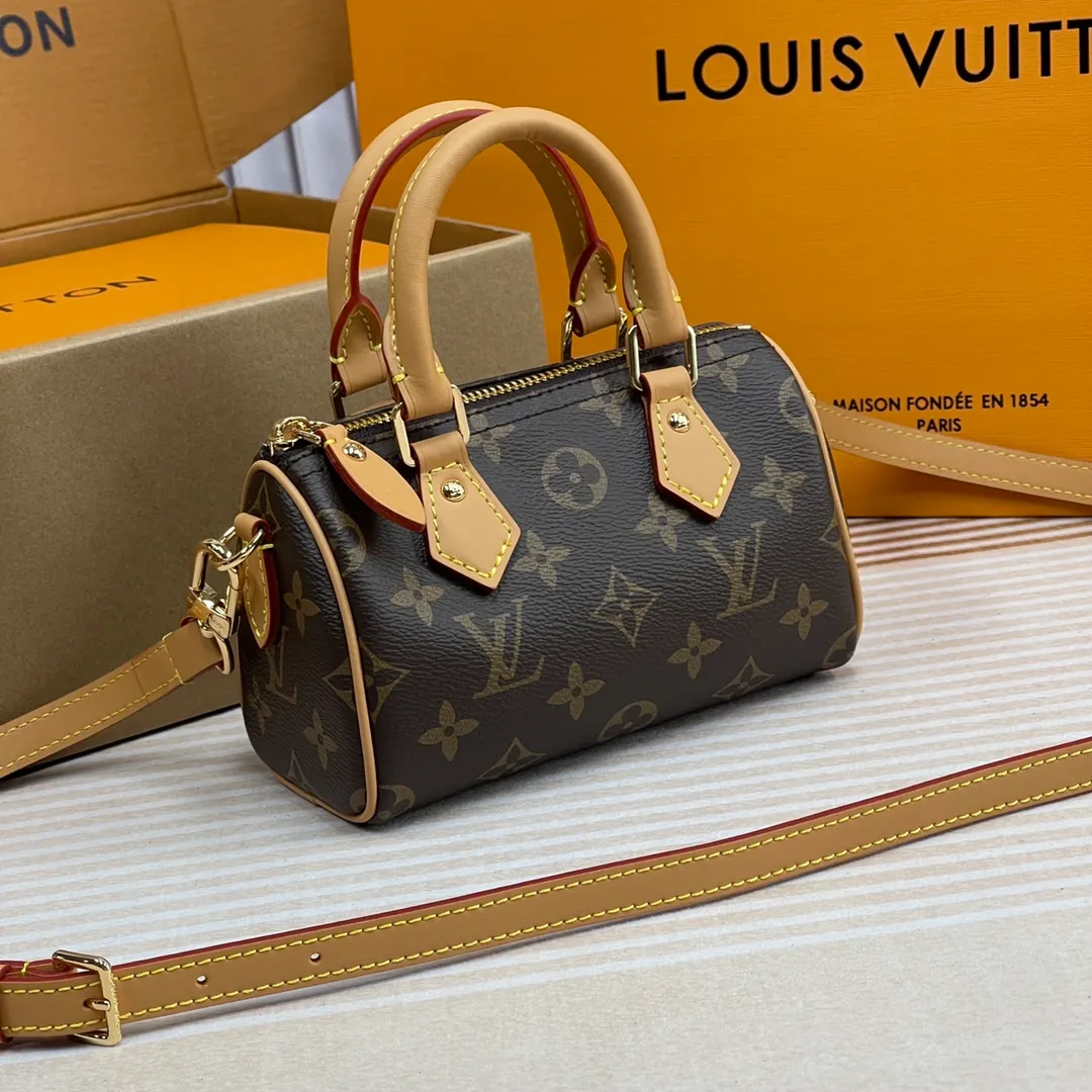 [Upgraded version] P480🐶Upgraded version. High quality. Semi-steel hardware. ❣️M81085🐶 Comes with complete packaging ❣️NANO SPEEDY handbag The Nano Speedy handbag condenses the Louis Vuitton classic Speedy handbag configuration, with an exquisite design made of Monogram canvas, with distressed cow leather details and metal parts. The handles and removable and adjustable shoulder strap allow for a variety of styling possibilities. Dimensions: 16 x 10 x 7.5 cm