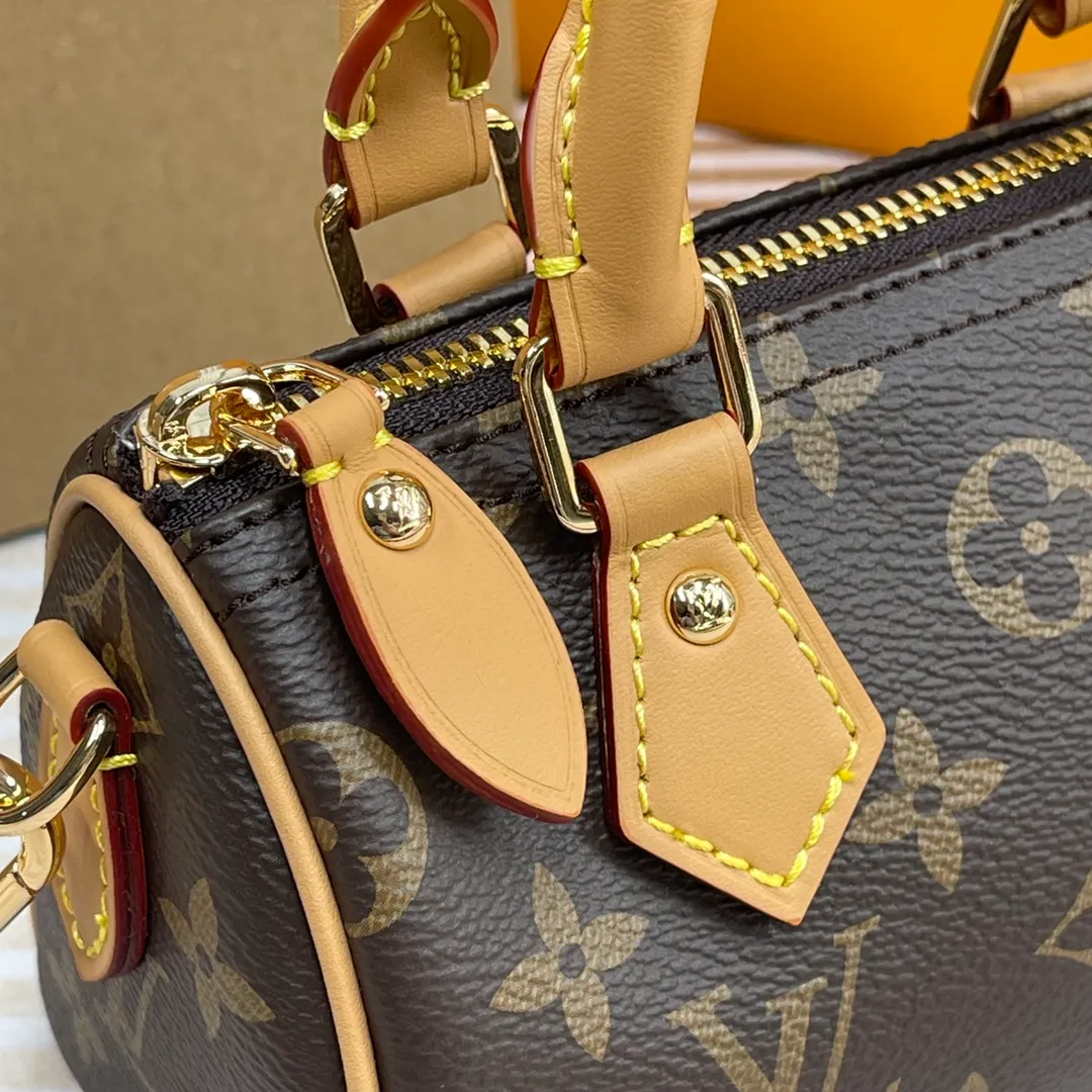 [Upgraded version] P480🐶Upgraded version. High quality. Semi-steel hardware. ❣️M81085🐶 Comes with complete packaging ❣️NANO SPEEDY handbag The Nano Speedy handbag condenses the Louis Vuitton classic Speedy handbag configuration, with an exquisite design made of Monogram canvas, with distressed cow leather details and metal parts. The handles and removable and adjustable shoulder strap allow for a variety of styling possibilities. Dimensions: 16 x 10 x 7.5 cm