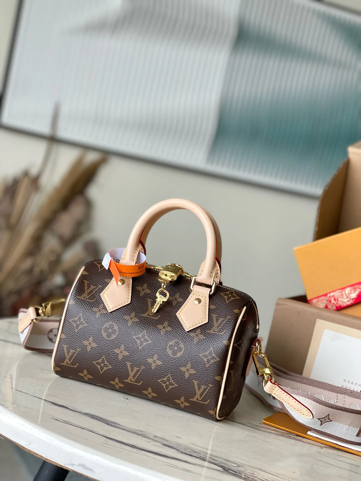 💰800 Top original order M46222 beige. Support counter inspection. Photos taken of duty-free goods are consistent with the product and unpacked. This product is an exclusive duty-free product in the market and is the highest-end product. Inspection is supported. This product has passed strict inspection and is flawless. Please wear gloves when touching the product. This product is not returnable or exchangeable. Please confirm the product first and then remove the label on the handle. This product is temporarily not open to the public, only regular customers, and is in short supply. Dimensions: 20.5 x 13.5 x 12 cm