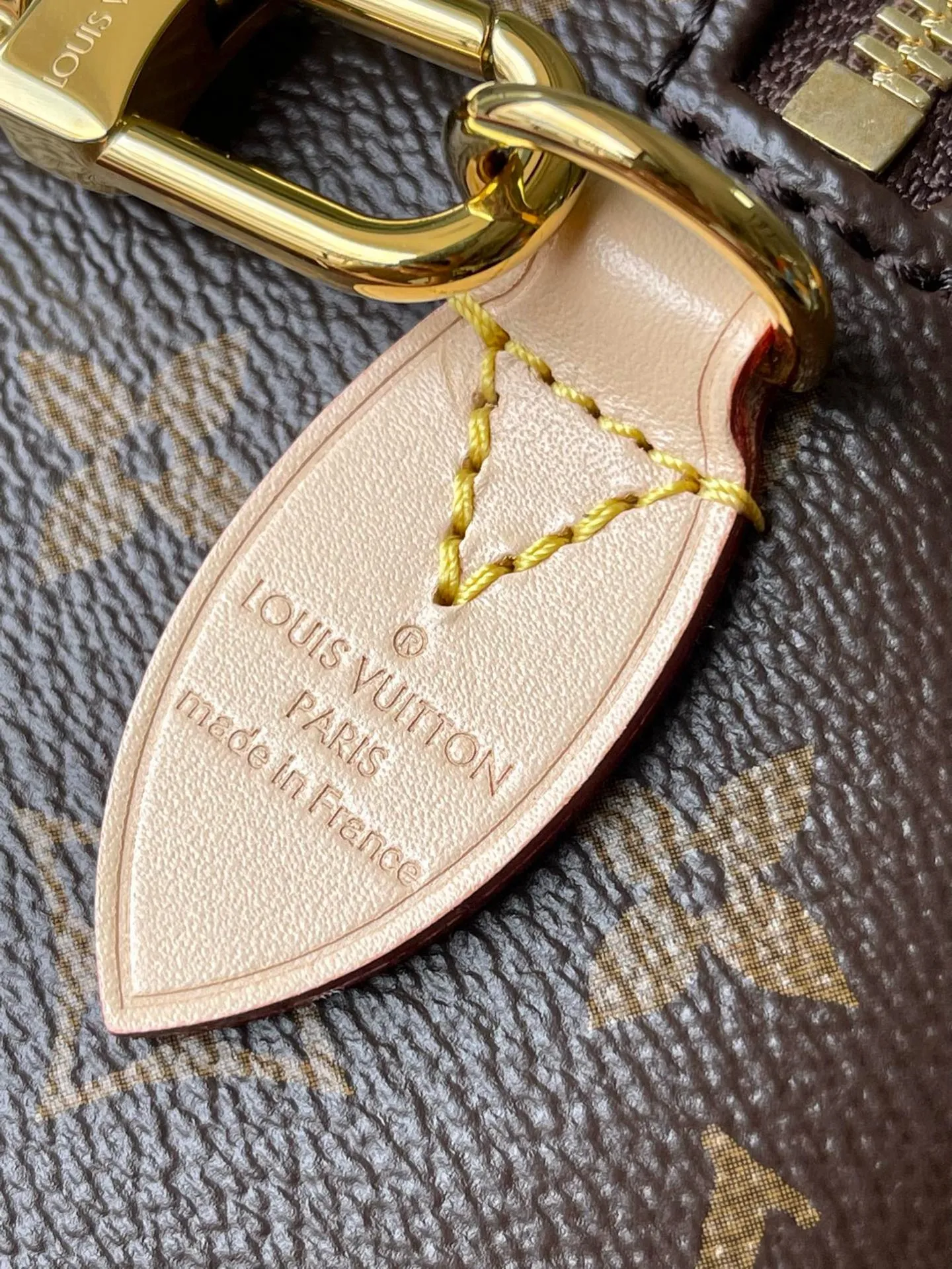 💰800 Top original order M46222 beige. Support counter inspection. Photos taken of duty-free goods are consistent with the product and unpacked. This product is an exclusive duty-free product in the market and is the highest-end product. Inspection is supported. This product has passed strict inspection and is flawless. Please wear gloves when touching the product. This product is not returnable or exchangeable. Please confirm the product first and then remove the label on the handle. This product is temporarily not open to the public, only regular customers, and is in short supply. Dimensions: 20.5 x 13.5 x 12 cm