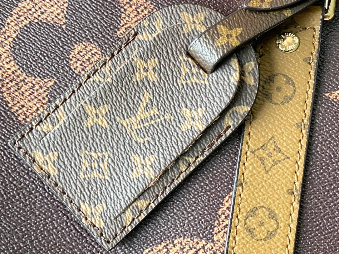 💰1340 Top original order M47211 This Keepall Bandouliere 45 travel bag is made of Monogram Giant coated canvas with Monogram Reverse trim, paying tribute to the brand's iconic pattern. Luxurious fabric lining with zippered interior pocket, removable and adjustable leather shoulder strap and top handle allow for a variety of carrying options. Dimensions: 45 × 27 × 20 cm