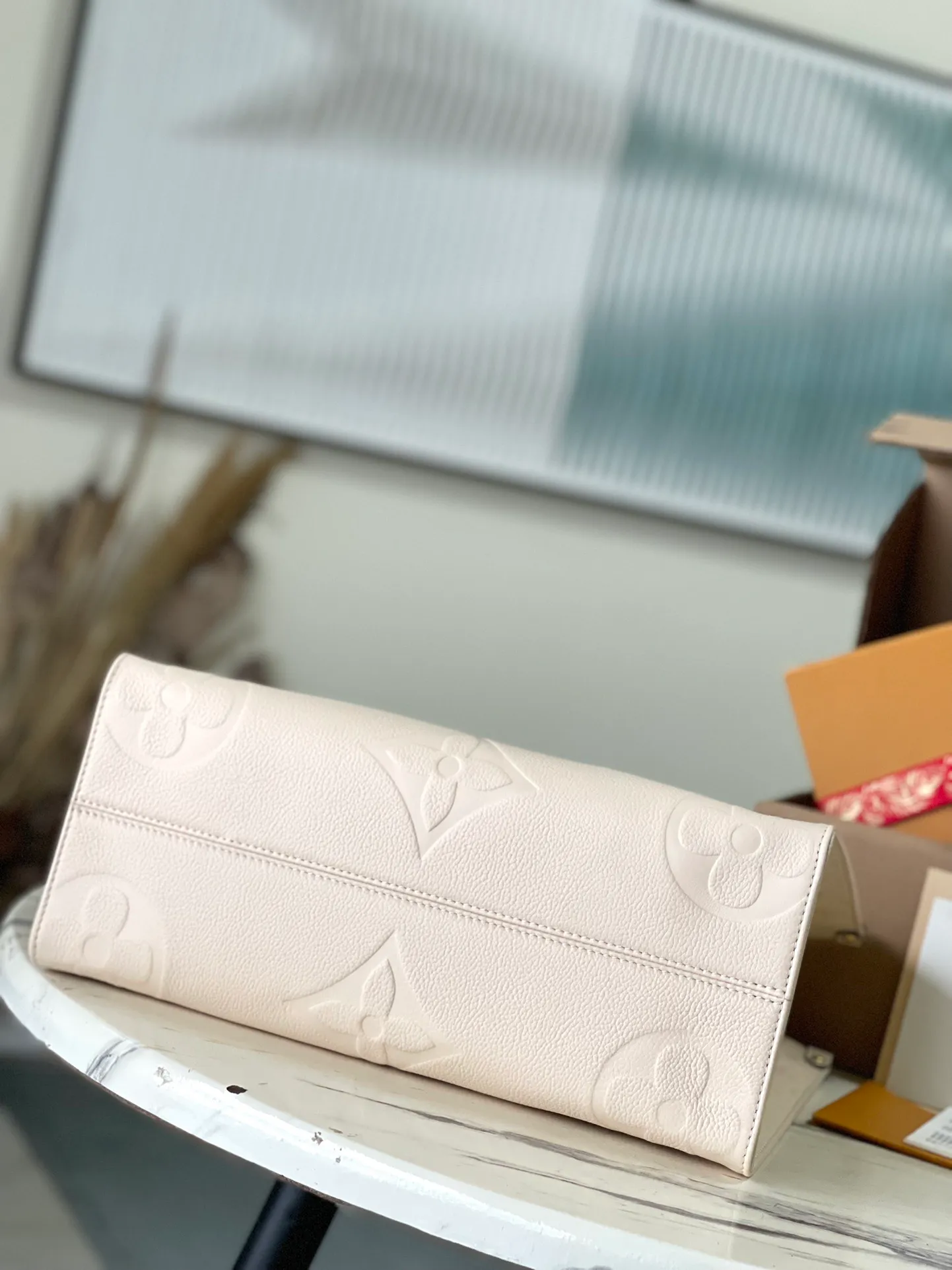 💰1120 (top layer leather) top original order M46531 supports counter inspection. The photo taken of duty-free goods is consistent with the product without unpacking. This product is an exclusive duty-free product in the market and is the highest-end product. Inspection is supported. This product has passed strict inspection and is flawless. Please wear gloves when touching the product. This product is not returnable or exchangeable. Please confirm the product first and then remove the label on the handle. This product is temporarily not open to the public, only regular customers, and is in short supply. Dimensions: 35 x 27 x 14 cm