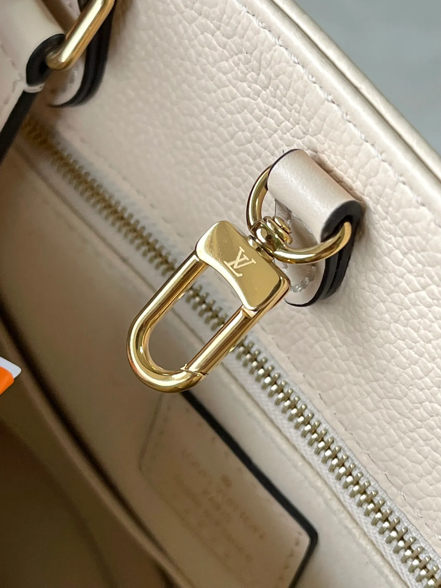 💰1120 (top layer leather) top original order M46531 supports counter inspection. The photo taken of duty-free goods is consistent with the product without unpacking. This product is an exclusive duty-free product in the market and is the highest-end product. Inspection is supported. This product has passed strict inspection and is flawless. Please wear gloves when touching the product. This product is not returnable or exchangeable. Please confirm the product first and then remove the label on the handle. This product is temporarily not open to the public, only regular customers, and is in short supply. Dimensions: 35 x 27 x 14 cm