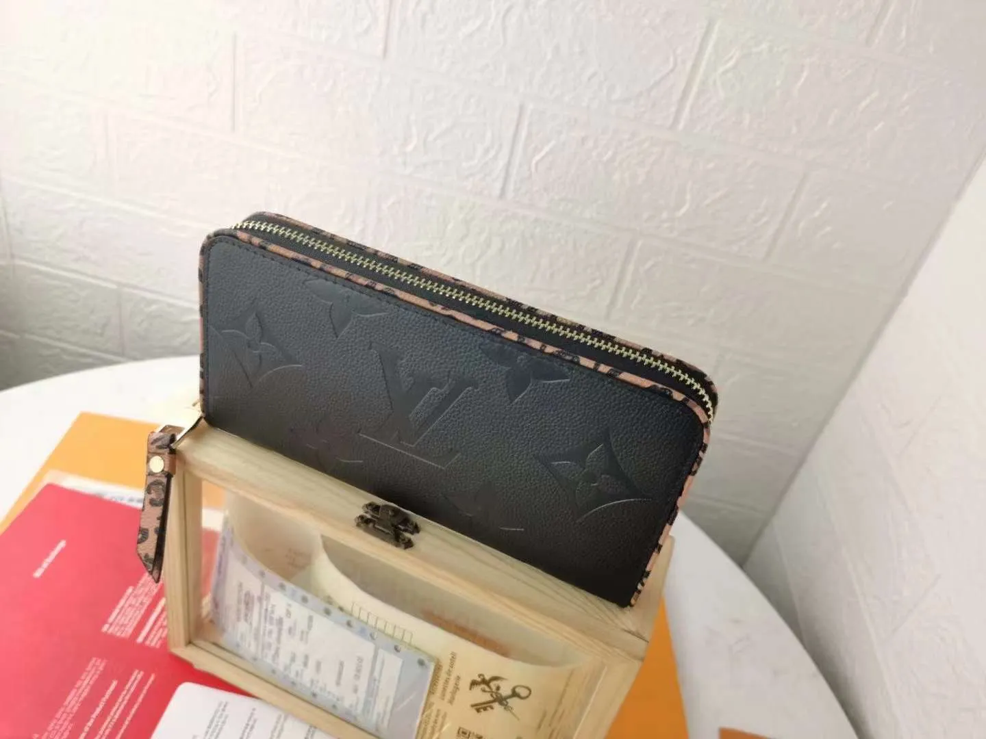 P140M69966 Exclusively available overseas. Made of soft calfskin, the Zippy Lockme wallet combines the iconic design of the zipper wallet with the distinctive elements of the fashion series: LV lettering and a front pocket for easy access to tickets and other items. Reliable wrap-around zipper design with multiple interior pockets and compartments. Dimensions: 19.5 x 10.0 x 2.5 cmM60017