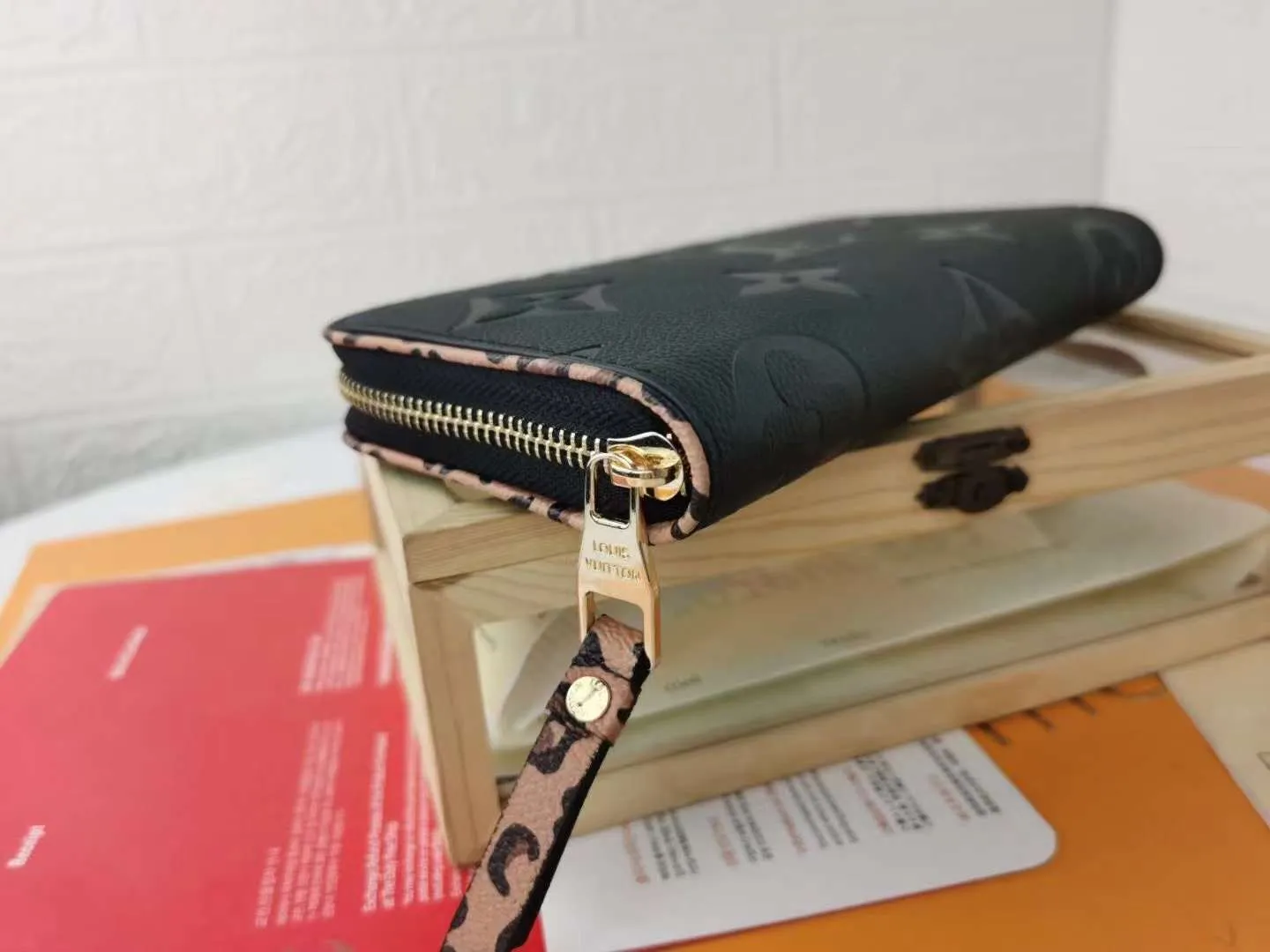 P140M69966 Exclusively available overseas. Made of soft calfskin, the Zippy Lockme wallet combines the iconic design of the zipper wallet with the distinctive elements of the fashion series: LV lettering and a front pocket for easy access to tickets and other items. Reliable wrap-around zipper design with multiple interior pockets and compartments. Dimensions: 19.5 x 10.0 x 2.5 cmM60017