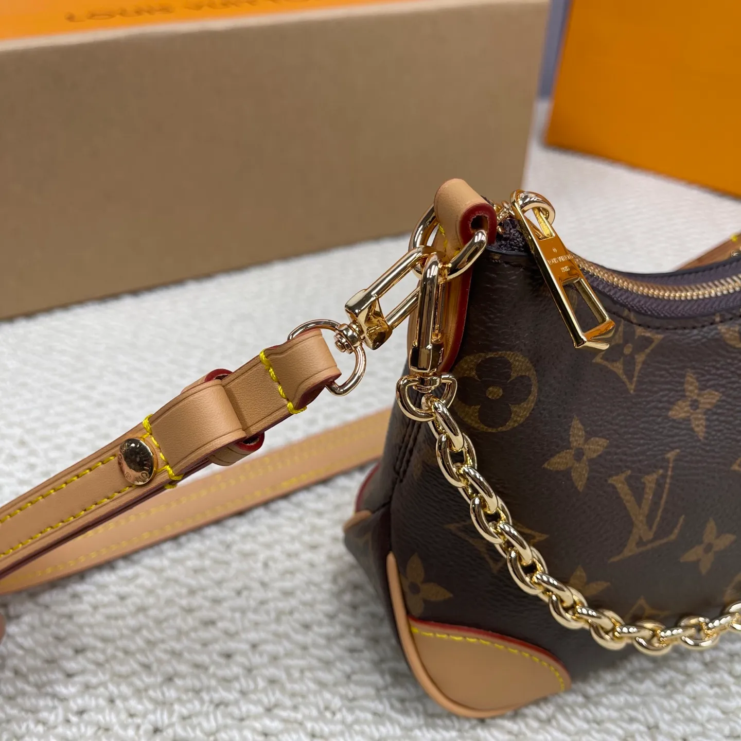 [Upgraded version] P480💰Upgraded version ·High quality·Steel version·With complete packaging💖New horns·BBM45800❣️Boulogne handbag is made of classic Monogram canvas, equipped with double zippers and a spacious inner patch pocket that can accommodate iPhone 12 Pro mobile phone. The shoulder strap allows for long or short shoulder and cross-body wear options, and can be removed to transform into a small chain bag or clutch. 19*14*7.5