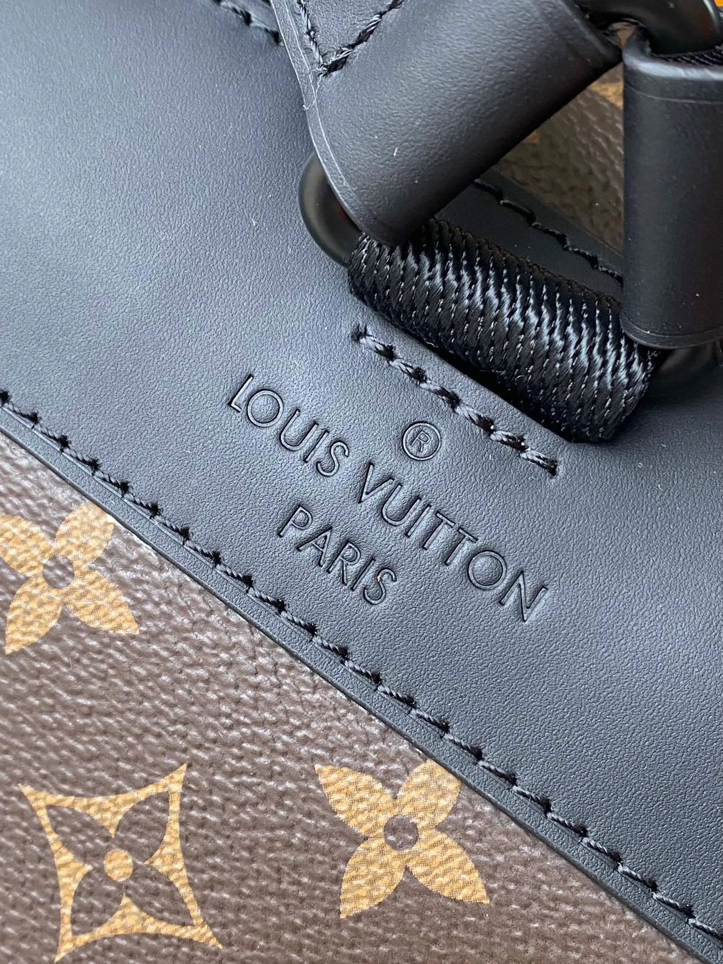 💰1100 Top original M46686 yellow leather Christopher medium backpack with Monogram canvas interprets the rugged and simple spirit of a hiking bag. Its unique style is suitable for both work and entertainment, highlighting a high-quality lifestyle. size：38x44x21cm