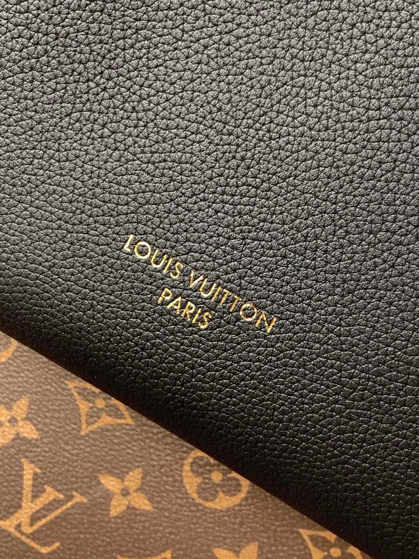 💰1160 (top-grain leather) top original order, change chip version, M25352 black, M25354 brown, 25353 yellow, Low Key Hobo small handbag is made of smooth cow leather with suede cow leather lining, which can accommodate short wallets, large smartphones, keys and other small items. The shoulder strap is adjustable with a padlock buckle, and a removable Monogram canvas zippered interior pocket keeps it organized. 24.0 x 28.0 x 16.0 cm (length x height x width)