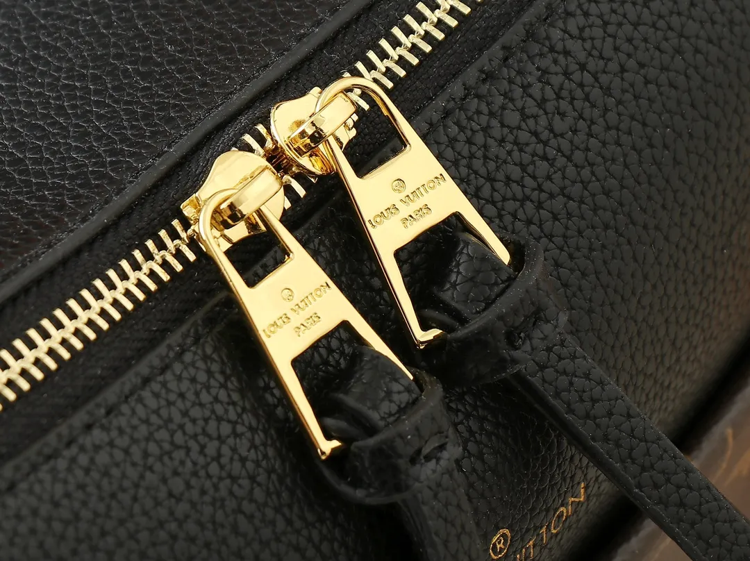 💰240💰Upgraded from the original M45522, 43170. This MONOGRAM canvas material is a new style of Melie handbag, a fashionable must-have item. Veau Cachemire leather material. Full leather embossed woven wrist double bag shopping bag. Lightweight and comfortable to carry. Unique vertical and narrow shape with modern style. Zipper pocket with metal engraved zipper puller for more personality. Size: 33x16x30cm