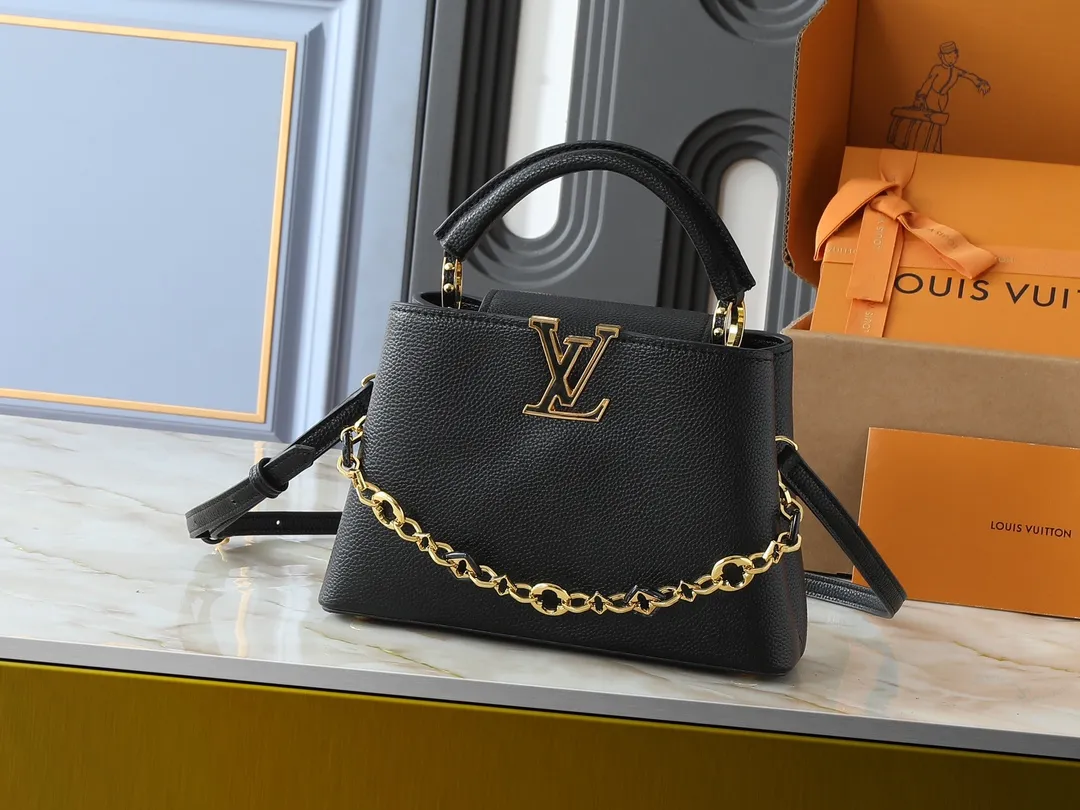💰440💰Guangzhou goods Upgraded from the original M14381 M14970 M14393 M14972 M14971 This Capucines BB handbag quotes the design elements of the Harmony series and tells the inspiration of the Monogram flower with a gorgeous chain. The Taurillon cow leather body is embellished with a resin-coated LV logo, and the flap can be opened externally or internally to reveal a neat interior with multiple pockets. Dimensions: 27.0 x 17.3 x 9.0 cm (length x height x width)