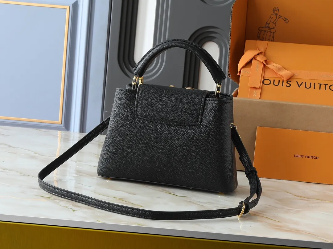 💰440💰Guangzhou goods Upgraded from the original M14381 M14970 M14393 M14972 M14971 This Capucines BB handbag quotes the design elements of the Harmony series and tells the inspiration of the Monogram flower with a gorgeous chain. The Taurillon cow leather body is embellished with a resin-coated LV logo, and the flap can be opened externally or internally to reveal a neat interior with multiple pockets. Dimensions: 27.0 x 17.3 x 9.0 cm (length x height x width)