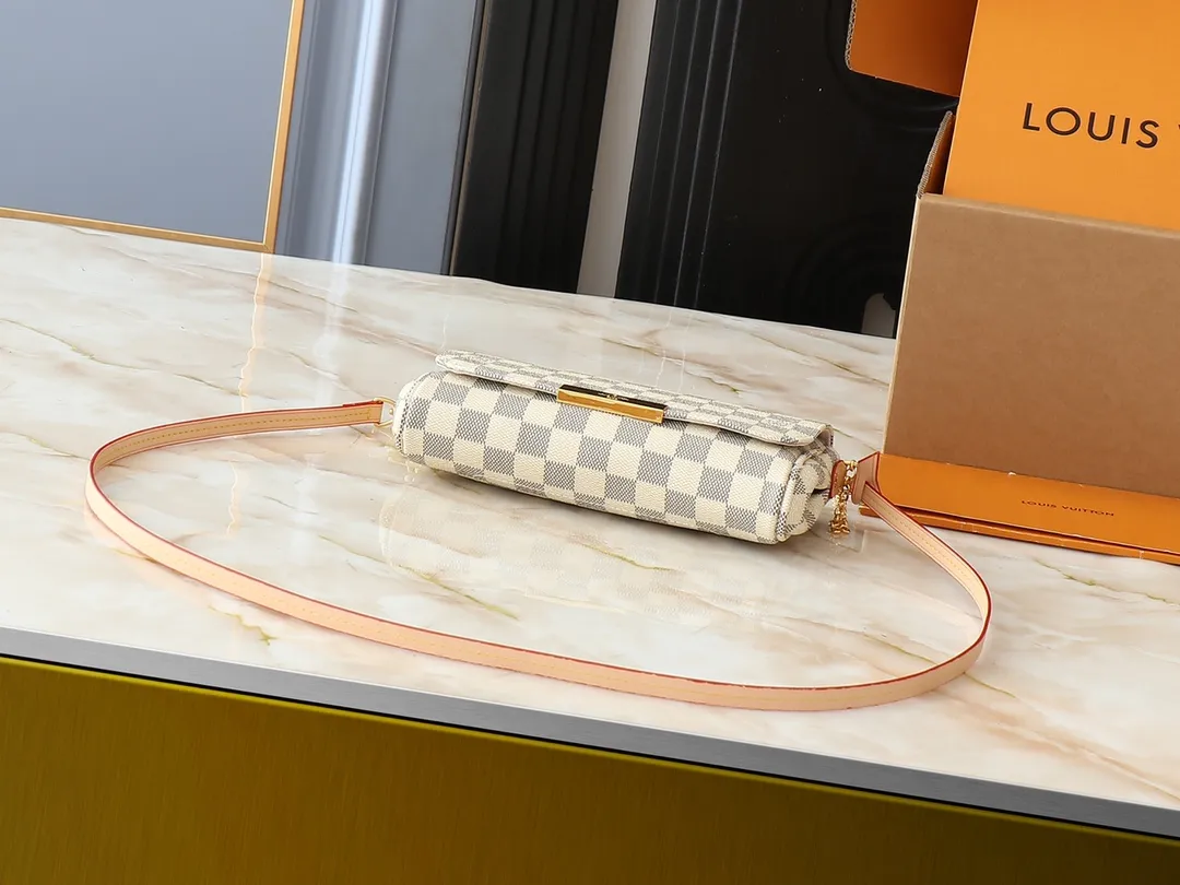 💰160💰Upgraded original M40717 presbyopic N41277 white check N41276 brown check This is a small and lightweight handbag made of Monogram canvas. It is a classic style that you can carry on any occasion. The magnet adsorption buckle is more convenient to use. Dimensions: 24.0 x 14.0 x 5.0 cm (length x height x width)