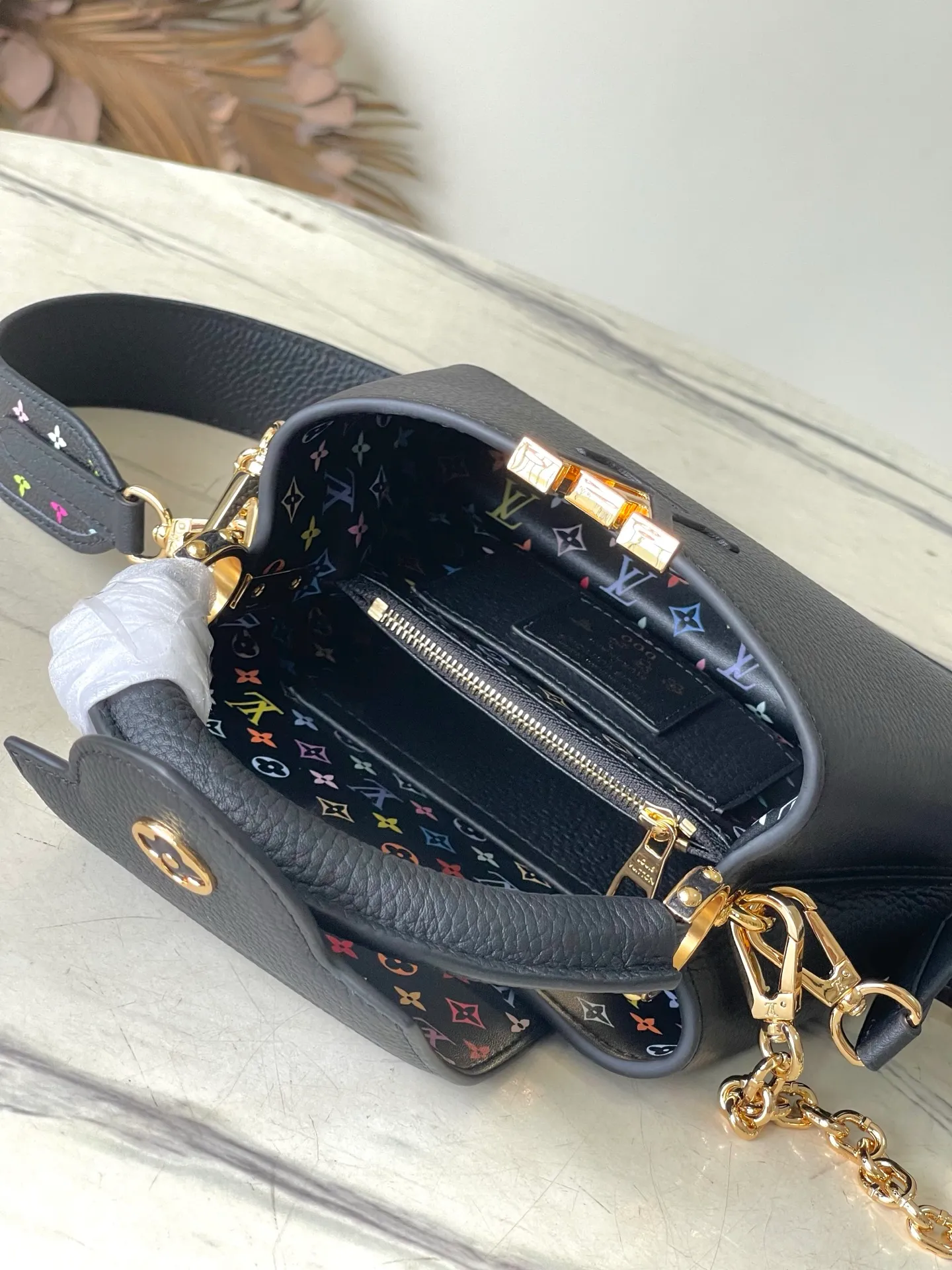 💰2340 "Special Original Leather" M13878 Mini Black with Tricolor Reinterpretation of this season's signature in the X Murakami series showing lightness and charm, displaying Haus's iconic Capuchin handbag, Torion leather material, symbolic initials, detachable chain strap decorated with Monogram flowers, golden hardware such as a cheerful panda character reflected in the super flat style unique to Japanese artist Takashi Murakami Multi-color Monogram pattern with vibrant dots added to the strap and lining Size: 21 * 13.6 * 8 CM