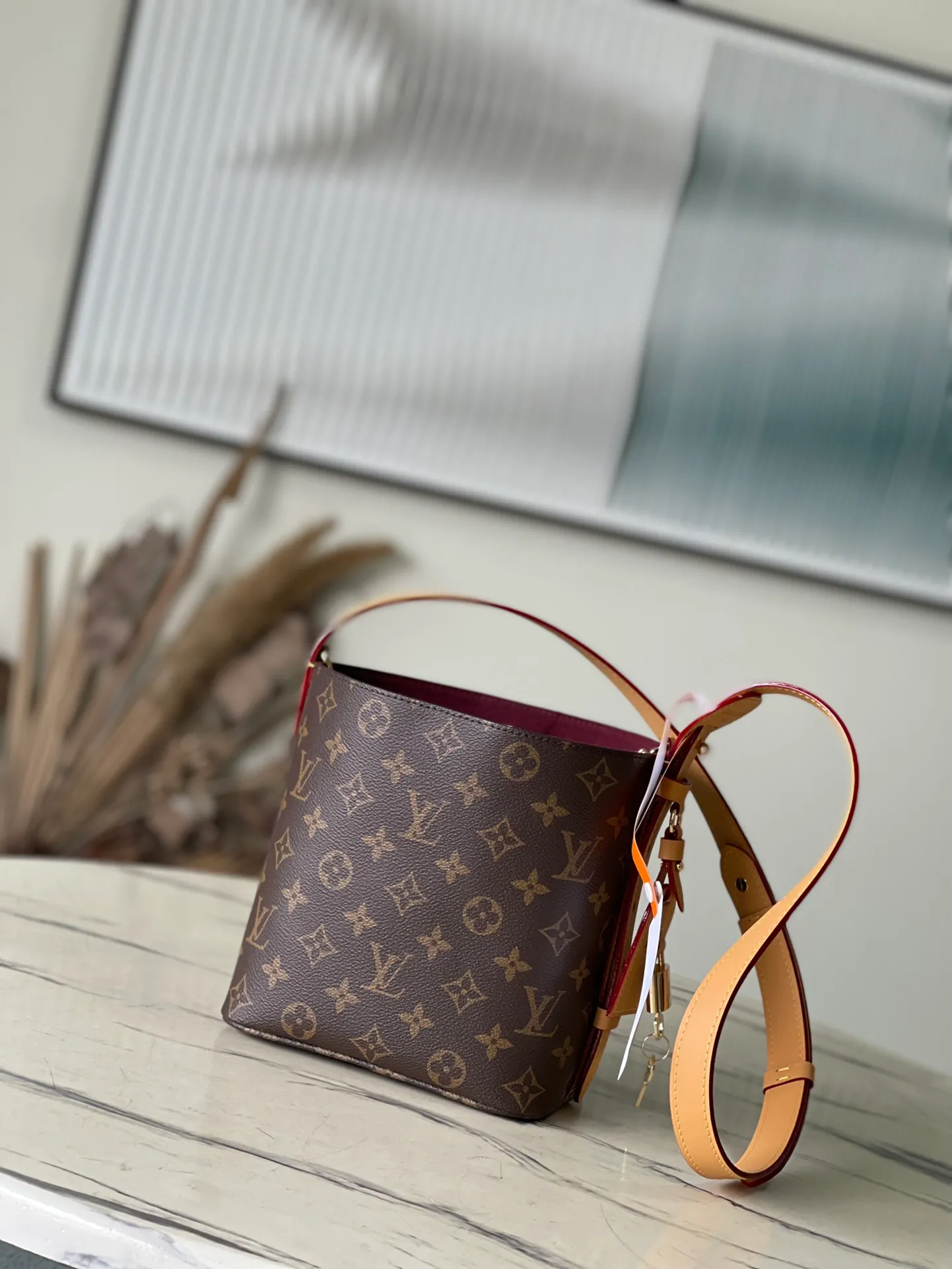 💰700 Top Original Order M12925 Presbyopia This All InBB handbag is made of Monogram canvas with shiny metal parts, and the iconic padlock and nameplate highlight the classic style. The adjustable shoulder strap continues the brand's trunk-making heritage, and the leather shoulder strap adds cross-body and shoulder carry options. The foldable design enables the silhouette to be retracted and retracted freely, providing ample space for daily use. Dimensions: 16x18x12 cm