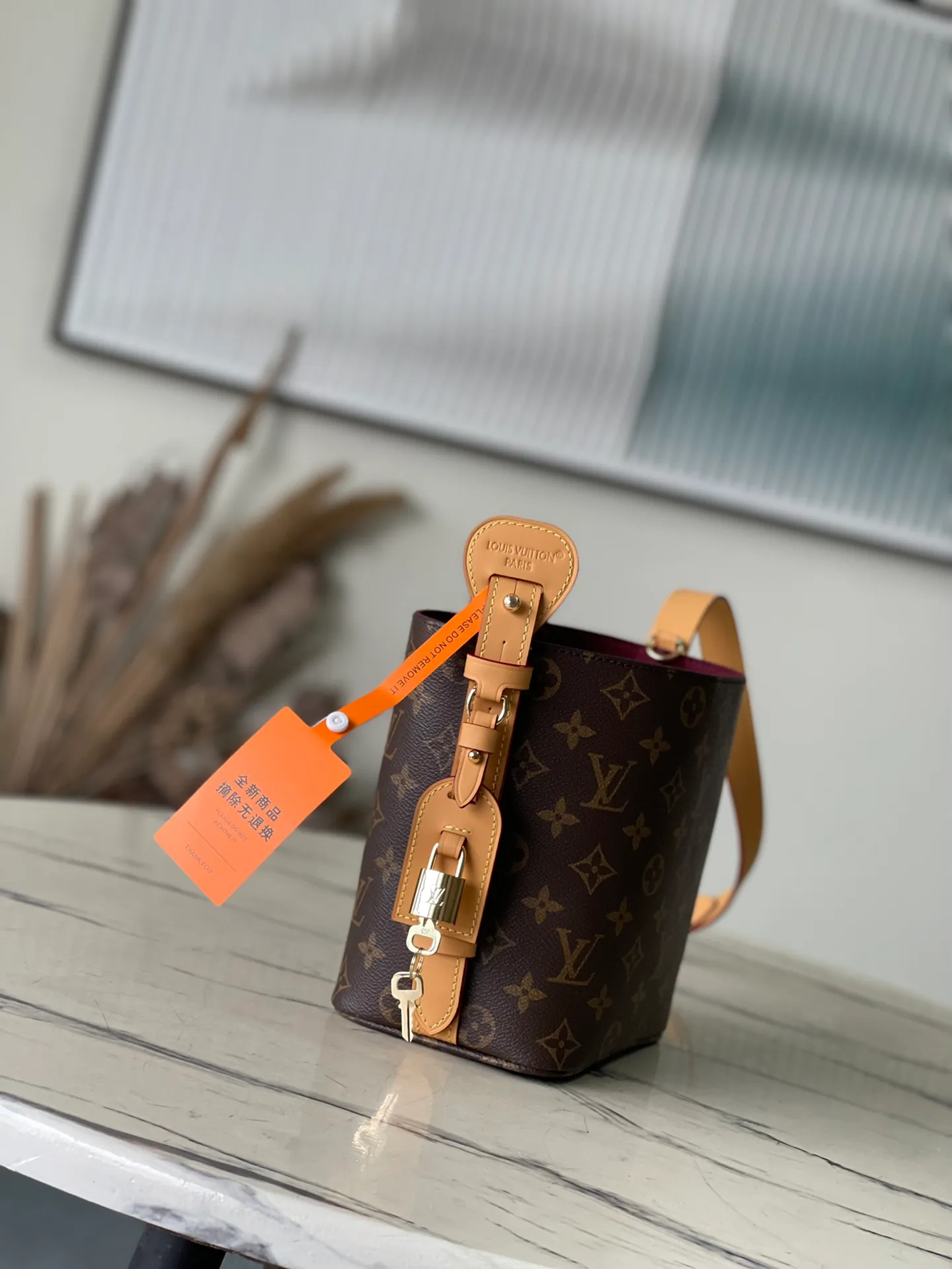 💰700 Top Original Order M12925 Presbyopia This All InBB handbag is made of Monogram canvas with shiny metal parts, and the iconic padlock and nameplate highlight the classic style. The adjustable shoulder strap continues the brand's trunk-making heritage, and the leather shoulder strap adds cross-body and shoulder carry options. The foldable design enables the silhouette to be retracted and retracted freely, providing ample space for daily use. Dimensions: 16x18x12 cm