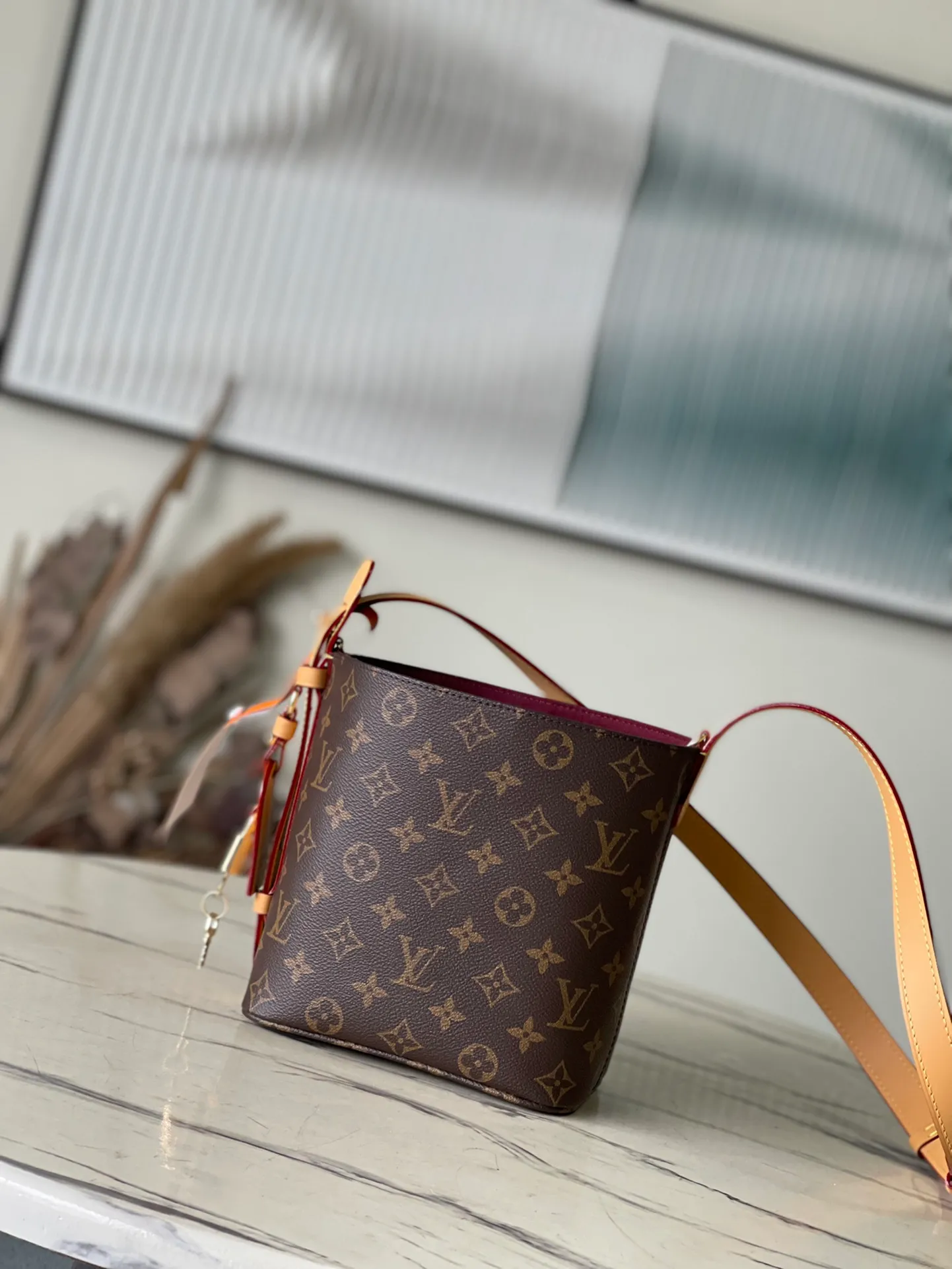 💰700 Top Original Order M12925 Presbyopia This All InBB handbag is made of Monogram canvas with shiny metal parts, and the iconic padlock and nameplate highlight the classic style. The adjustable shoulder strap continues the brand's trunk-making heritage, and the leather shoulder strap adds cross-body and shoulder carry options. The foldable design enables the silhouette to be retracted and retracted freely, providing ample space for daily use. Dimensions: 16x18x12 cm