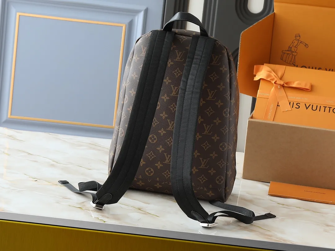 💰300💰Upgraded from the original M14020 black flower. Lime green. Presbyopia. Black checkered. This Discovery Slim double shoulder bag is made of Monogram Eclipse coated canvas. It has a compact structure and integrates pens into the laptop pocket. It can easily be used in business, leisure or leisure occasions with a trendy attitude. The adjustable shoulder straps with fabric lining enhance the comfortable carrying experience, and the zippered front pocket makes it easy to store daily necessities. Size:38x13x28cm