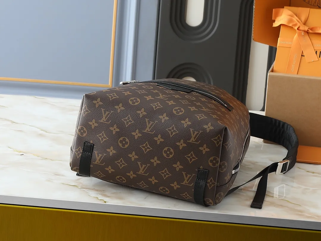 💰300💰Upgraded from the original M14020 black flower. Lime green. Presbyopia. Black checkered. This Discovery Slim double shoulder bag is made of Monogram Eclipse coated canvas. It has a compact structure and integrates pens into the laptop pocket. It can easily be used in business, leisure or leisure occasions with a trendy attitude. The adjustable shoulder straps with fabric lining enhance the comfortable carrying experience, and the zippered front pocket makes it easy to store daily necessities. Size:38x13x28cm