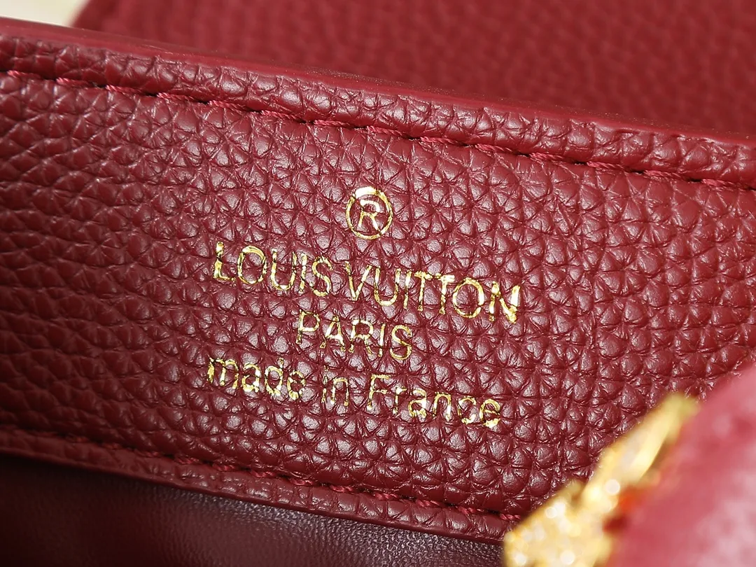 💰400💰Guangzhou goods Upgraded from the original M24583 M24584 M24585 Gold and diamond corolla This Capucines Flower Crown handbag is made of full-grain Taurillon leather and is embellished with Monogram flowers. Each flower is shaped by exquisite crystal diamonds. The LV logo and flowers echo each other, giving this soft handbag a jewel-like luster. Use the detachable shoulder strap cleverly to switch between shoulder and crossbody. Dimensions: 21.0 x 14.0 x 8.0 cm