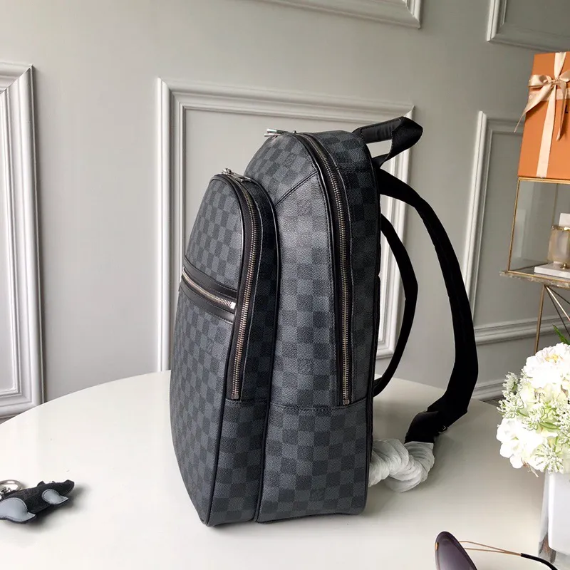 💰1100 top-quality original actual photos ⭕️⭕️ 🌱N58024 This Michael backpack is made of Damier Graphite canvas, lightweight, stylish and comfortable. It can hold a laptop, books and other necessities for both work and leisure. 26 x 45 x 17 cm (Length x Height x Width) - Damier Graphite canvas - Carry-on dimensions - Two exterior zippered pockets - Computer compartment with thermocompressed foam padding - Mobile phone pocket - Double zipper closure for security and convenience - With D-ring for keys