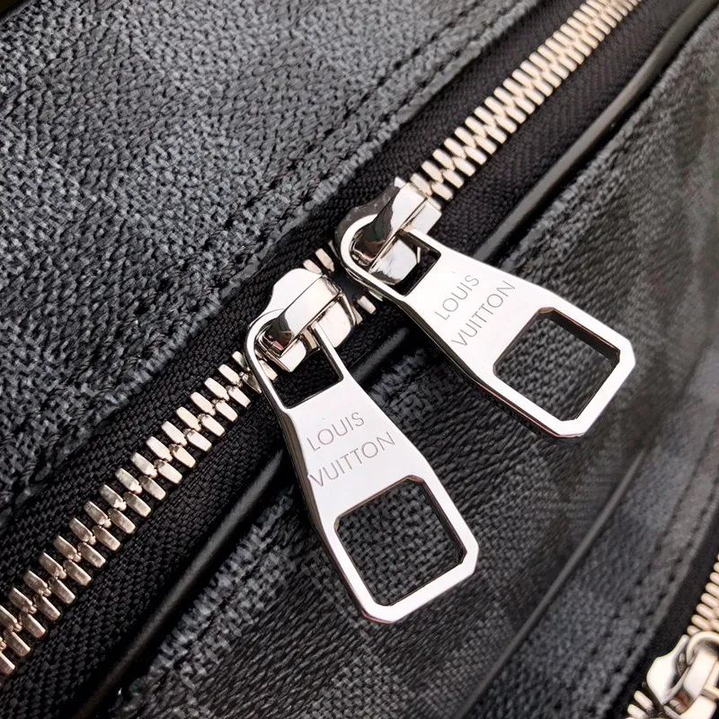 💰1100 top-quality original actual photos ⭕️⭕️ 🌱N58024 This Michael backpack is made of Damier Graphite canvas, lightweight, stylish and comfortable. It can hold a laptop, books and other necessities for both work and leisure. 26 x 45 x 17 cm (Length x Height x Width) - Damier Graphite canvas - Carry-on dimensions - Two exterior zippered pockets - Computer compartment with thermocompressed foam padding - Mobile phone pocket - Double zipper closure for security and convenience - With D-ring for keys