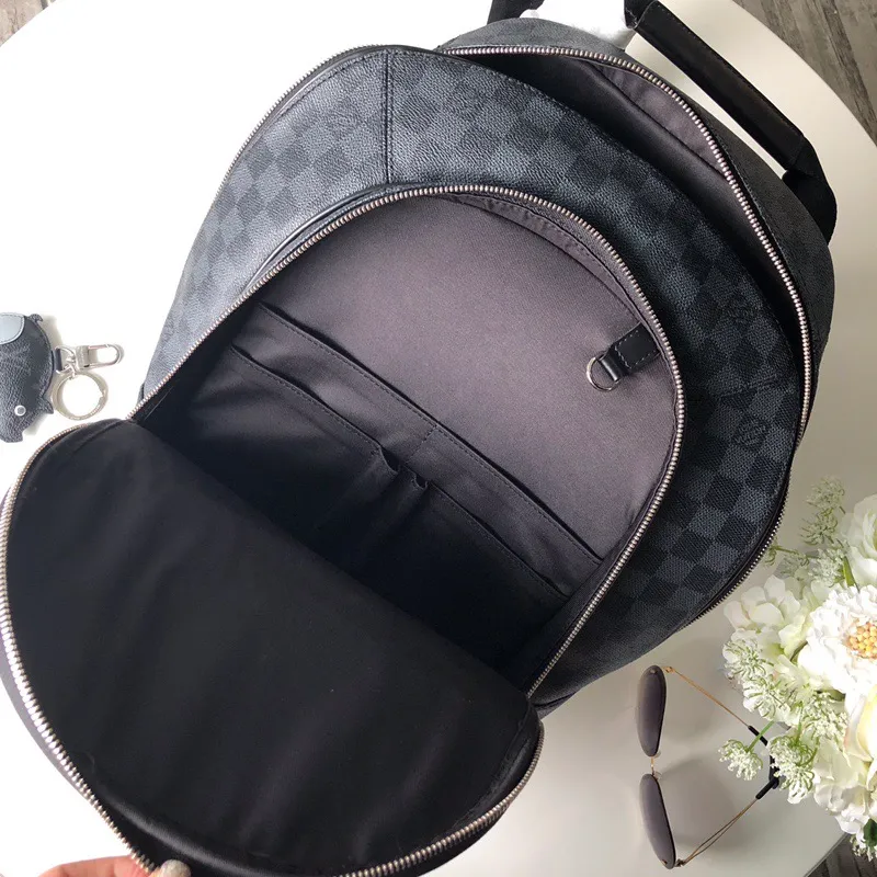 💰1100 top-quality original actual photos ⭕️⭕️ 🌱N58024 This Michael backpack is made of Damier Graphite canvas, lightweight, stylish and comfortable. It can hold a laptop, books and other necessities for both work and leisure. 26 x 45 x 17 cm (Length x Height x Width) - Damier Graphite canvas - Carry-on dimensions - Two exterior zippered pockets - Computer compartment with thermocompressed foam padding - Mobile phone pocket - Double zipper closure for security and convenience - With D-ring for keys