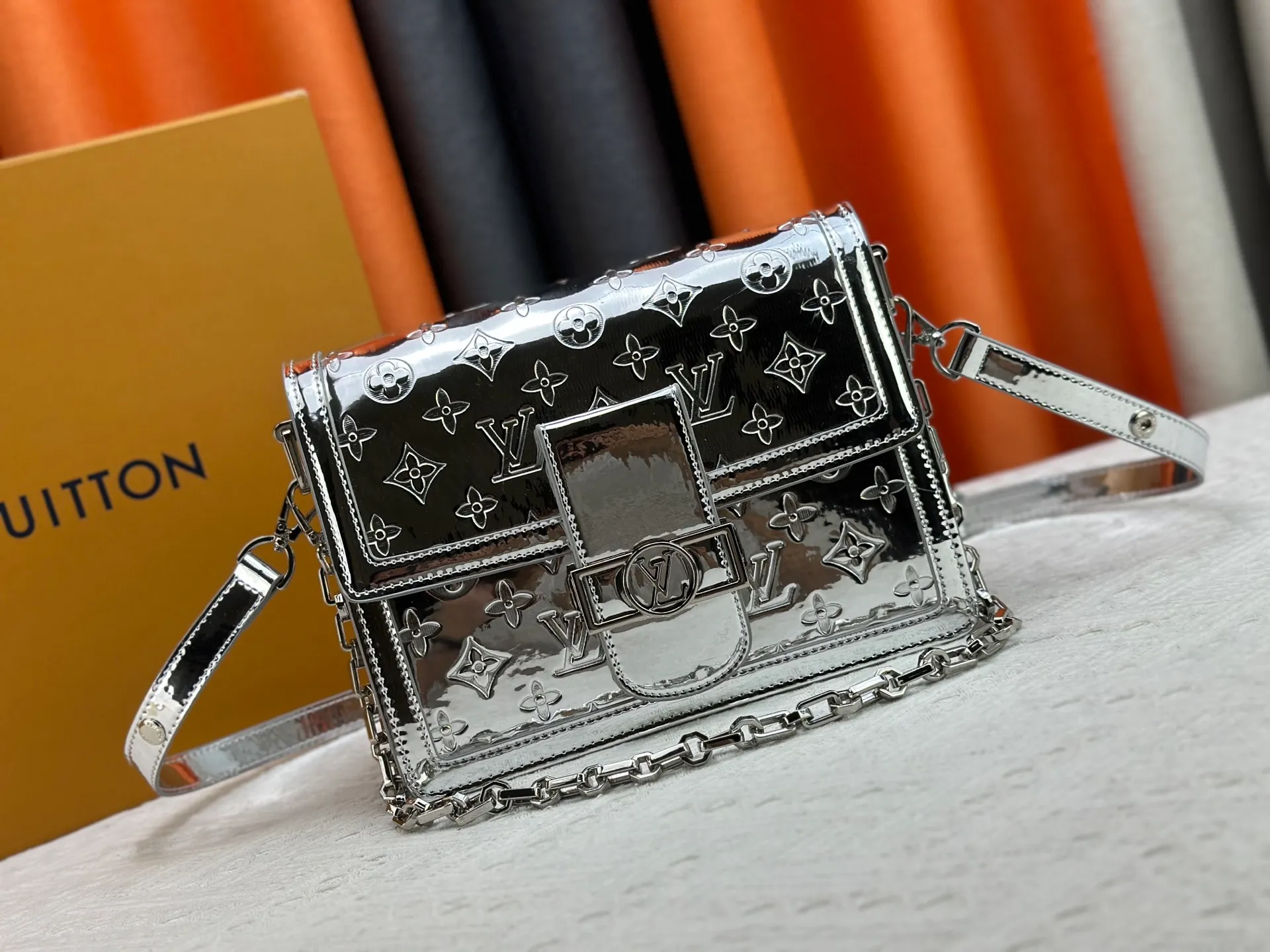 P380 Daphne Gold Silver 💥Louis Vuitton 2025 Early Spring Messenger Bag M43599/44391/44580 color matching latest version shipped Métis The compact shape of the handbag exudes elegance. Presbyopia and cowhide, made of soft Monogram canvas, compact in size and equipped with multiple practical pockets and compartments. Size:25x19x9cm
