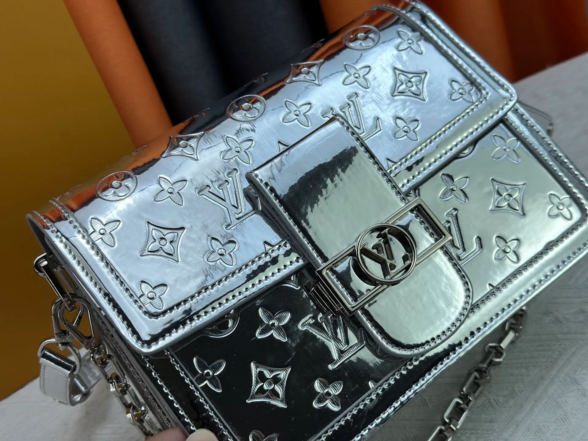 P380 Daphne Gold Silver 💥Louis Vuitton 2025 Early Spring Messenger Bag M43599/44391/44580 color matching latest version shipped Métis The compact shape of the handbag exudes elegance. Presbyopia and cowhide, made of soft Monogram canvas, compact in size and equipped with multiple practical pockets and compartments. Size:25x19x9cm