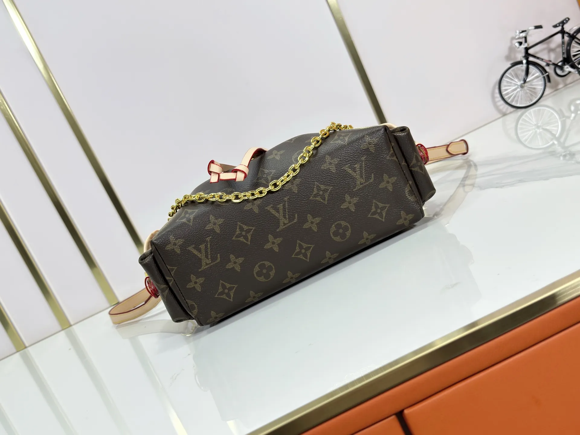 P280 Upgraded original M25085 This Odysée handbag is from the 2025 early autumn series, paying tribute to the brand heritage with a stylish everyday design. Dazzling buckles and detachable chains accentuate the Monogram canvas body, and the side pockets provide easy access to keys, lipstick and other small items. Dimensions: 27.0 x 17.0 x 12.0 cm (length x height x width)