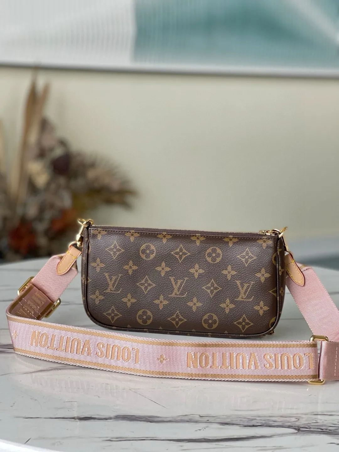 💰560 Top Original M44840 Pink Multi Pochette Accessoires handbag combines Pochette Accessoires clutch, Mini Pochette Accessoires clutch and round coin purse. It is made of Monogram canvas to create a clever design of multiple pockets and compartments, and is decorated with mini Monogram patterns on both sides. The removable chain and adjustable jacquard shoulder strap allow for a variety of carrying options. Dimensions: 24 x 13.5 x 4 cm