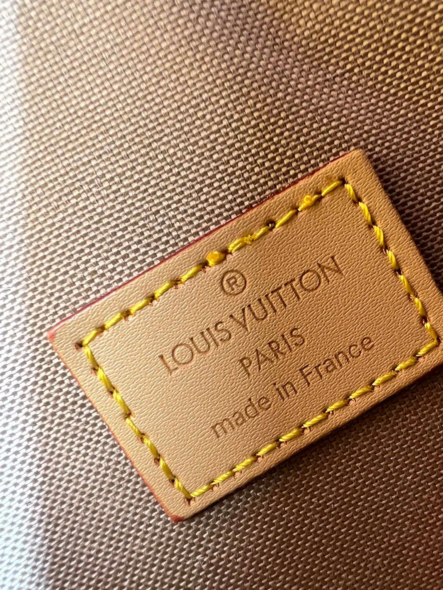 Batch 240💰Upgraded original M83566 M83300 M45985 baguette bag series new Diane handbag Diane satchel is made of Monogram Empreinte, made of the brand's iconic embossed leather. This versatile bag comes with a removable leather shoulder strap that can be worn over the shoulder or by hand, as well as a roomy removable jacquard crossbody bag with 'Louis Vuitton' printed strap. This versatile bag can be styled chic or sporty to match the overall style or mood. Dimensions: 19×10.5×6cm.