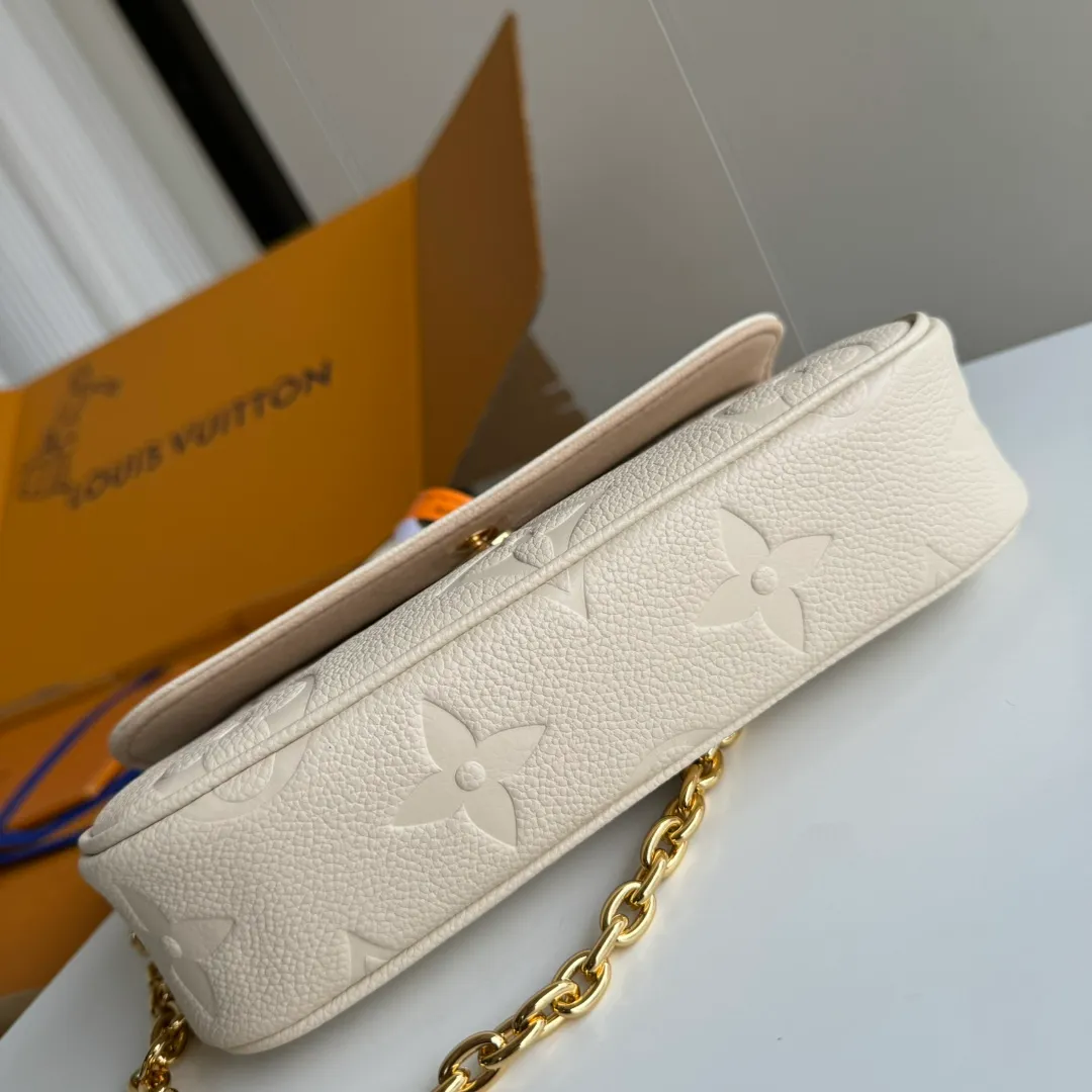 p1360 [Equipped with a full set of MB tax-free packaging] Special original order upgraded steel hardware physical photo WALLET ON CHAIN IVY handbag M82210 cream white M82154 black M82211 gray silk screen Wallet On Chain Ivy handbag is made of Monogram canvas Inspired by the Sac Recoleta handbag in the 2000s Card slots and zipper inner pockets can accommodate daily needs Chain and adjustable leather shoulder straps are detachable Available in long, short, and cross-body styles. Model: M82210 Cream White Size: 23.5*12*4.3cm