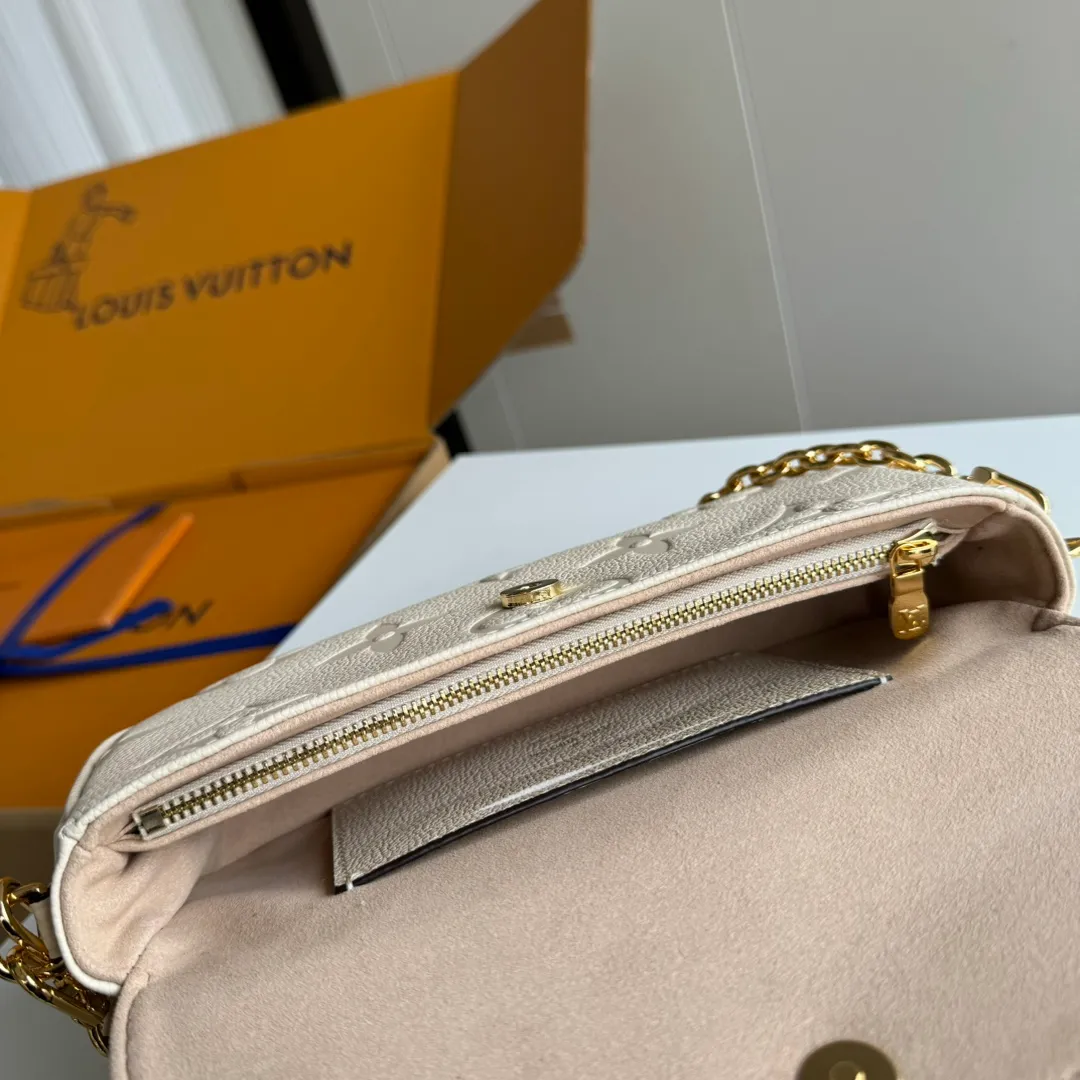 p1360 [Equipped with a full set of MB tax-free packaging] Special original order upgraded steel hardware physical photo WALLET ON CHAIN IVY handbag M82210 cream white M82154 black M82211 gray silk screen Wallet On Chain Ivy handbag is made of Monogram canvas Inspired by the Sac Recoleta handbag in the 2000s Card slots and zipper inner pockets can accommodate daily needs Chain and adjustable leather shoulder straps are detachable Available in long, short, and cross-body styles. Model: M82210 Cream White Size: 23.5*12*4.3cm