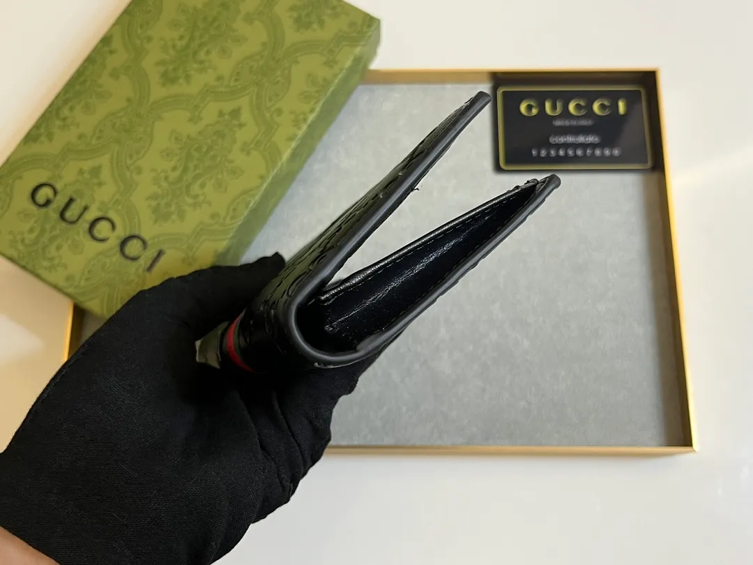 💰140 💎Upgraded from the original version 🇮🇹 This suit wallet is made of GG PVC leather with calf leather and Supreme high-grade artificial canvas, with brand red and blue webbing stripes. Size: 19x10 Model: 408836