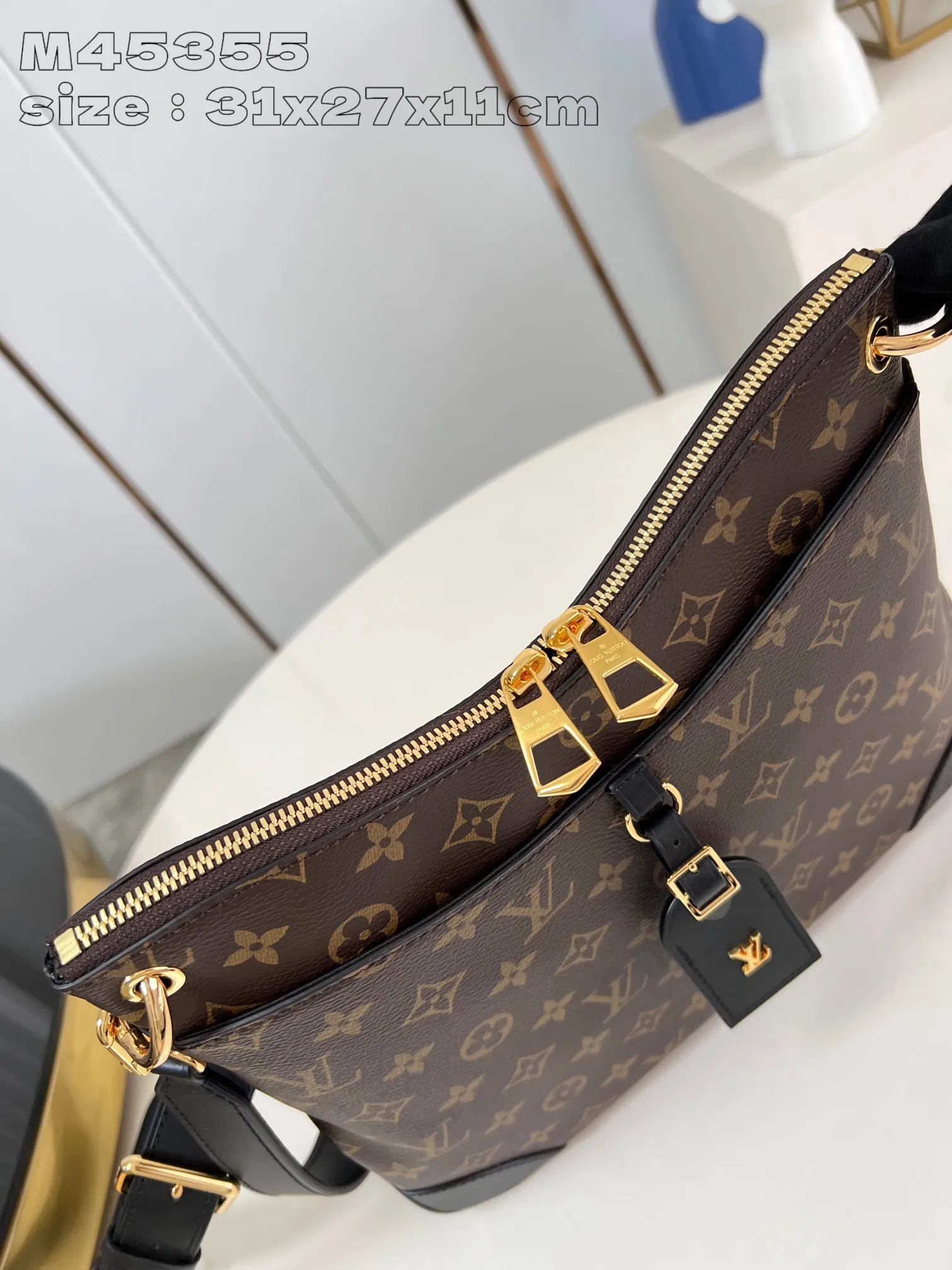 💰860 Top Original [Exclusive Real Shot M45355 Black] Louis Vuitton launches the new Odeon small handbag in the autumn and winter of 2020, integrating elegant style and practical function. Monogram canvas is complemented by a zipper design to create ample interior space, and the leather nameplate and reinforced leather corners continue the brand heritage. Adjustable leather strap allows for comfortable shoulder or cross-body wear. 31x27x11cm
