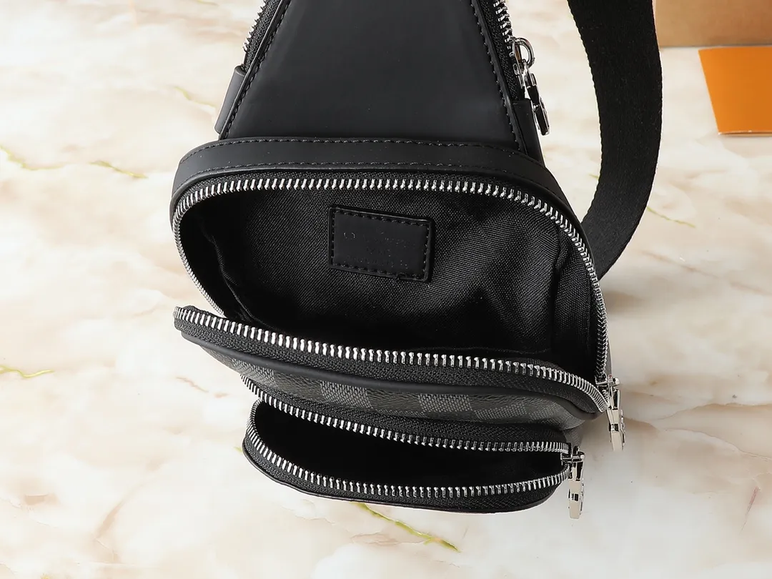 💰240💰Upgraded from the original M11703 M47137. This Avenue small shoulder bag is made of Monogram Eclipse coated canvas and explores the trend of cross-body travel with its exquisite configuration. An interior pocket in the main compartment ensures secure storage, while an exterior zippered pocket provides easy access to frequently used items. There is a triangular zipper pocket where the shoulder strap connects to the handbag. 16.0 x 33.0 x 5.7 cm (length x height x width)