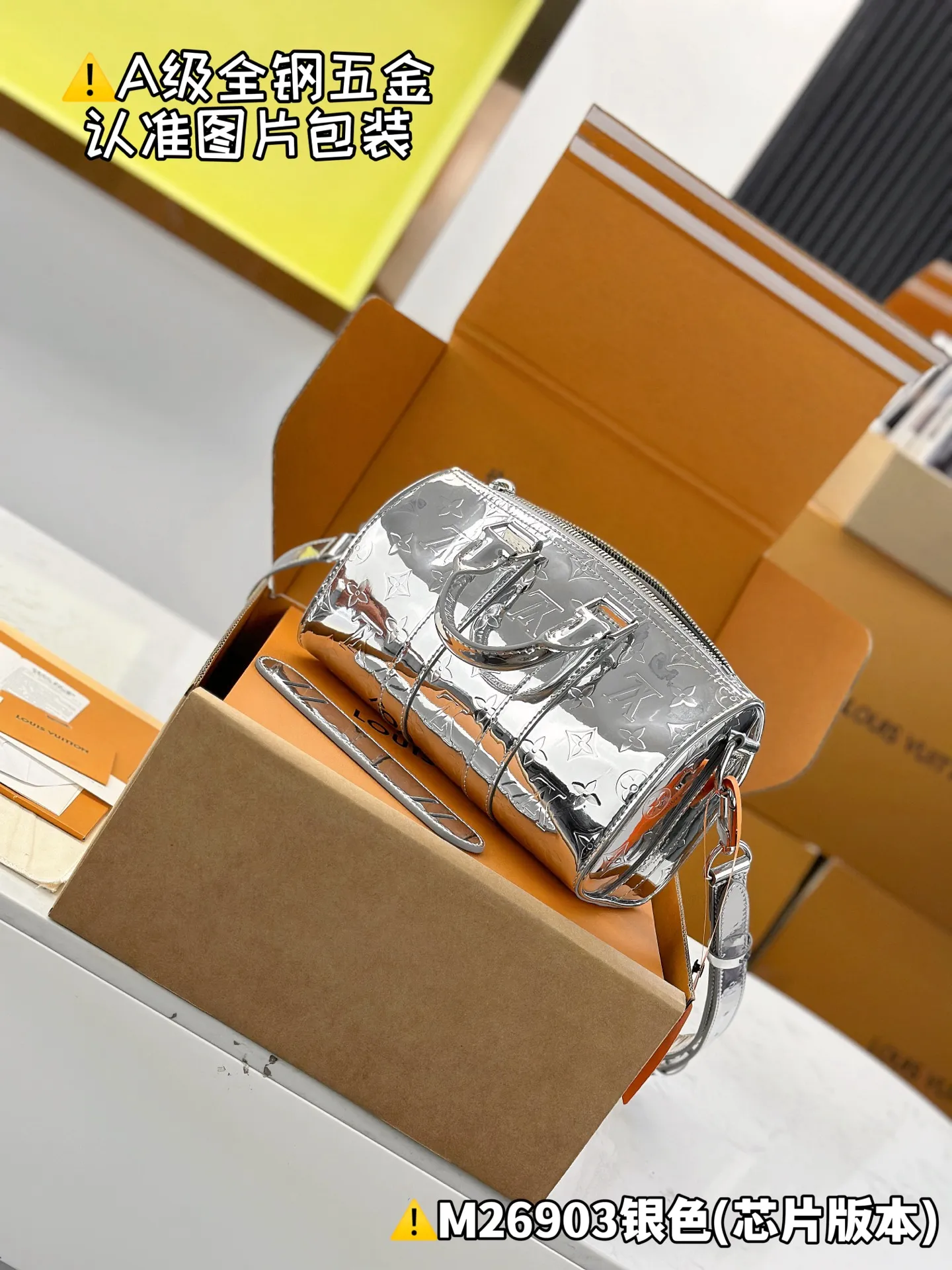 Internal price P1640 [Special grade MB original leather] KEEPALL BANDOULIÈRE 25 handbag Model: M26903 Silver Material: A+ grade all-steel hardware, imported original leather Packing: Full set of premium duty-free MB packaging Dimensions: 15 x 11 x 25 cm (height x width x length)