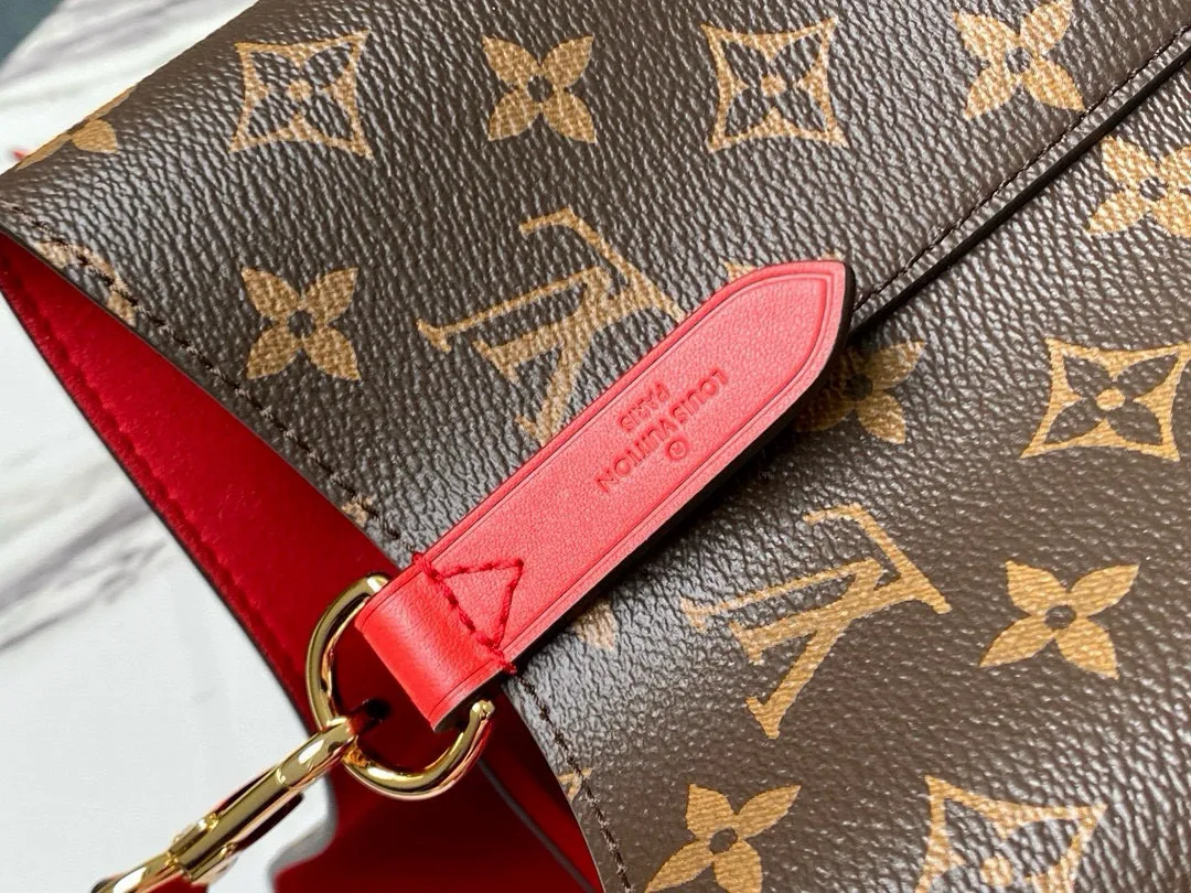 💰760 Top Original Order M44021 Red Top Original Order Gaston-Louis Vuitton's wine bag designed specifically for carrying champagne in 1932 meets contemporary trends and transforms into the Néo Noé bucket bag, which embodies the beauty of heritage. Monogram canvas outlines soft lines, with colorful leather trim and tonal multi-layer bonded lining. Dimensions: 26 x 26 x 17.5 cm