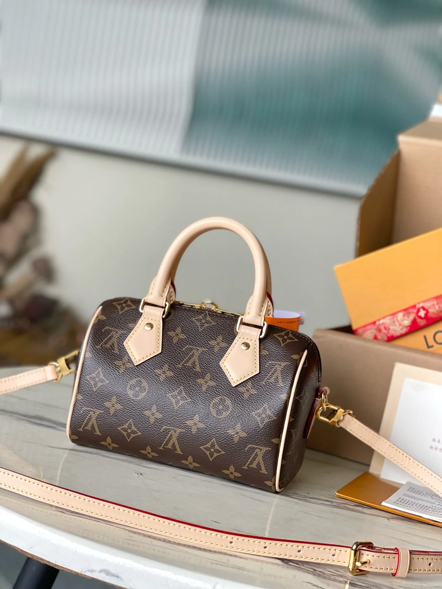 💰800 Top original order M46234 supports counter inspection. The photo taken of duty-free goods is consistent with the product and has not been unpacked. This product is an exclusive duty-free product in the market and is the highest-end product. Inspection is supported. This product has passed strict inspection and is flawless. Please wear gloves when touching the product. This product is not returnable or exchangeable. Please confirm the product first and then remove the label on the handle. This product is temporarily not open to the public, only regular customers, and is in short supply. Dimensions: 20.5 x 13.5 x 12 cm