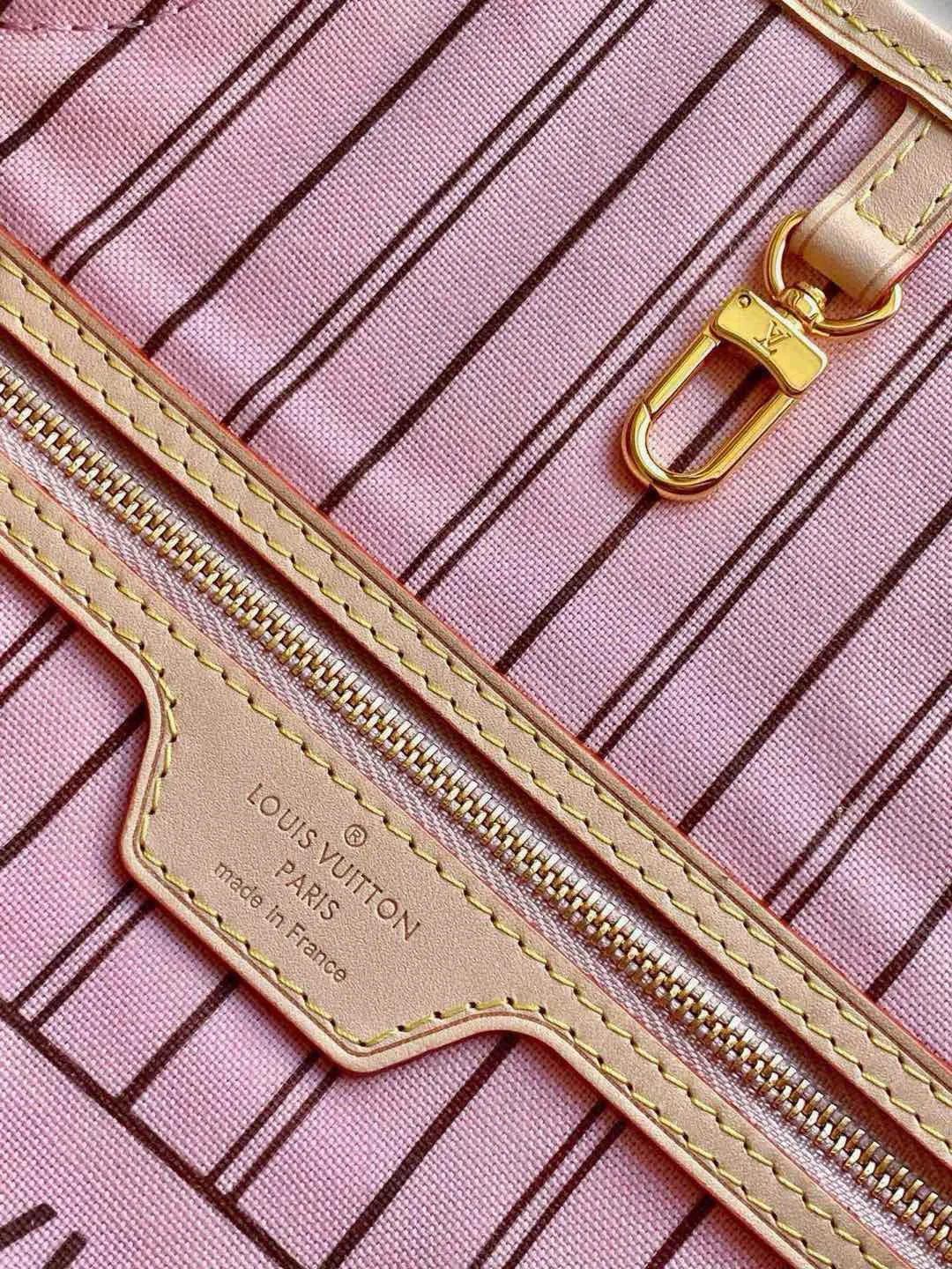 💰760 (medium steel nails) top original order M50366 NEVERFULL medium handbag Neverfull classic handbag, explore the exquisite details inside the bag. The redesigned interior pockets feature a fresh fabric lining, especially the detachable zippered clutch, which can be used alone as a sophisticated clutch or as an additional pocket. Bright lining tones add a more lively feel to Monogram's classic canvas. Detailed features 31 x 28 x 14 cm (Length x Height x Width) Redesigned interior pocket with details inspired by the Louis Vuitton archives Pocket lined with linen fabric Removable zipped clutch with tonal interior pocket Natural cowhide leather trim Shiny gold-tone hardware Handles: Double handle
