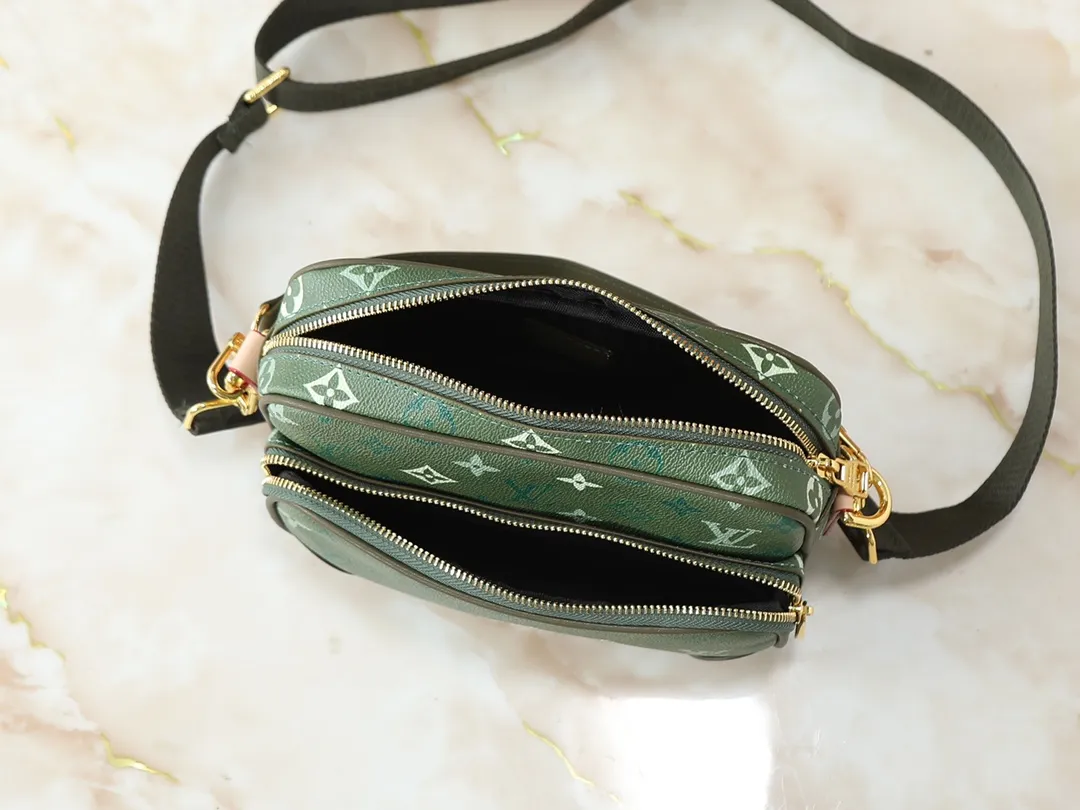 💰260💰Upgraded from the original M13987 M14016 M14988 M26068 M15296 M14682 M14025 This Nil handbag shines with the elegant luster of cow leather, and uses beaded rivets to fix the Louis Vuitton Paris patch on the front. The side lock buckle highlights the urban style, and the main compartment zipper pull is embellished with LV lettering. Dimensions: 25.0 x 17.5 x 11.0 cm (length x height x width)