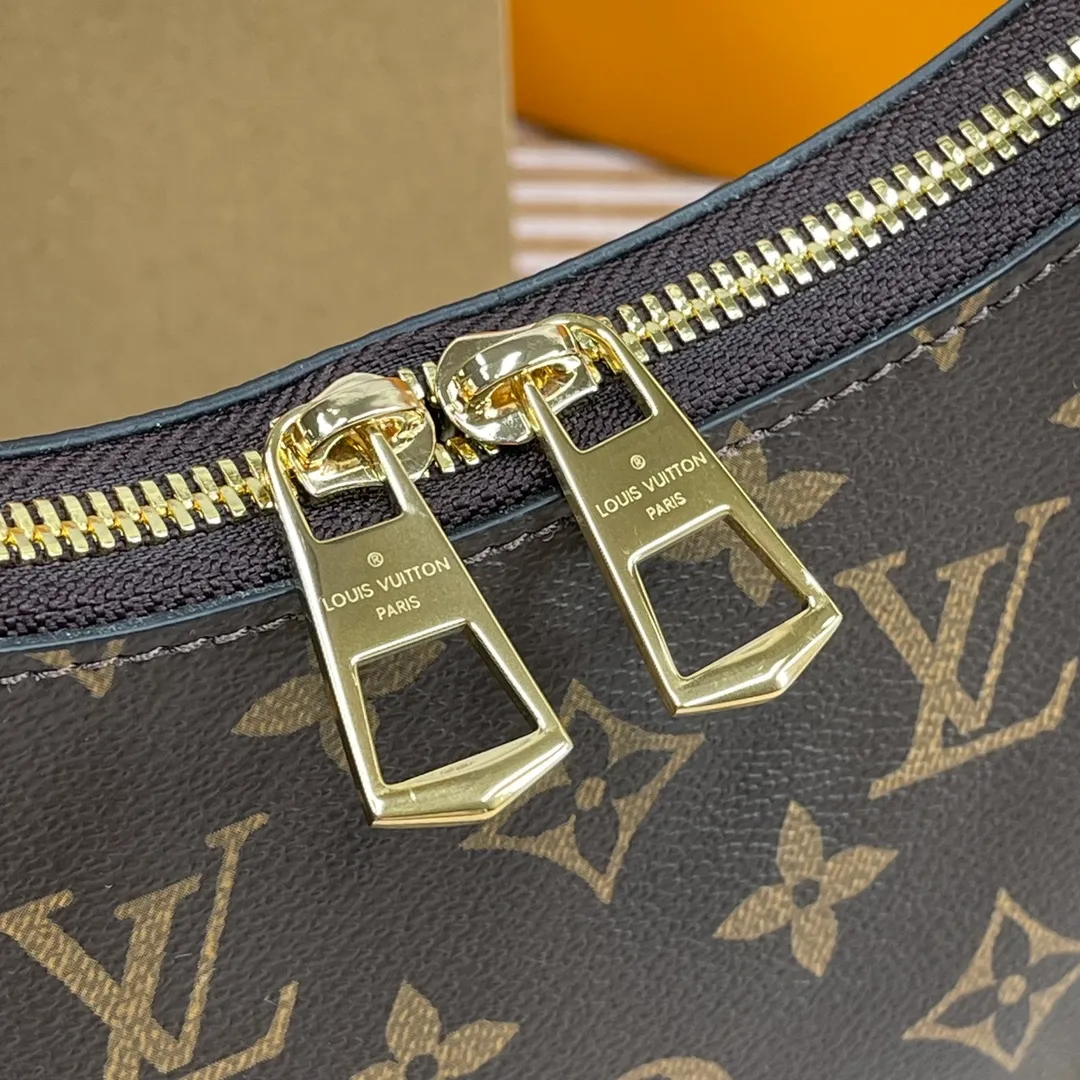 [Upgraded version] P560🐶Upgraded version, high quality, semi-steel hardware ❣️M45832/Changing leather🐶With complete packaging❣️BOULOGNE handbag The Boulogne handbag is made of classic Monogram canvas, equipped with double zippers and a spacious inner patch pocket that can accommodate an iPhone 12 Pro mobile phone. The adjustable shoulder strap allows it to be worn cross-body or over the shoulder, and can be removed to transform into a small chain bag or clutch. Dimensions: 29 x 16 x 9.5 cm