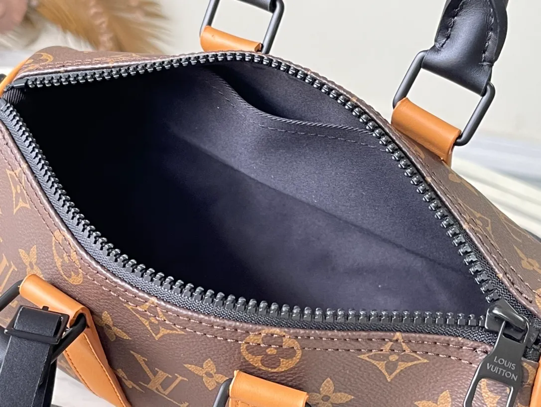 💰900 Top Original Order M46687 Yellow Leather with Presbyopia Men's Bag Pillow Bag Series Keepall Handbag This handbag condenses the classic silhouette of the Keepall travel bag. It is made of Monogram embossed Taurillon leather. Its compact configuration is suitable for storing small items such as mobile phones and wallets. With its clever use of leather handles and detachable shoulder strap, it's easy to carry with you in trendy style. Detailed Features Dimensions: 25×15×11 cm.