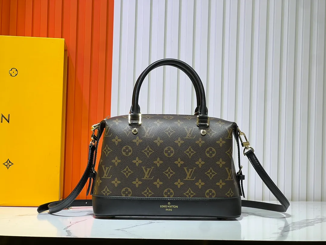 Batch 440💰Exclusive real shot-upgraded version ‼ ️LV presbyopic leather hand-held crossbody bag, model M68169, with long shoulder strap, 2025 new fashion women's bag shoulder bag presbyopic leather shoulder strap genuine leather handbag, large capacity [strong] size: 28x20x11.5