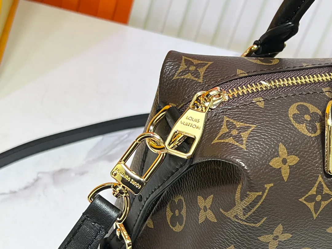 Batch 440💰Exclusive real shot-upgraded version ‼ ️LV presbyopic leather hand-held crossbody bag, model M68169, with long shoulder strap, 2025 new fashion women's bag shoulder bag presbyopic leather shoulder strap genuine leather handbag, large capacity [strong] size: 28x20x11.5