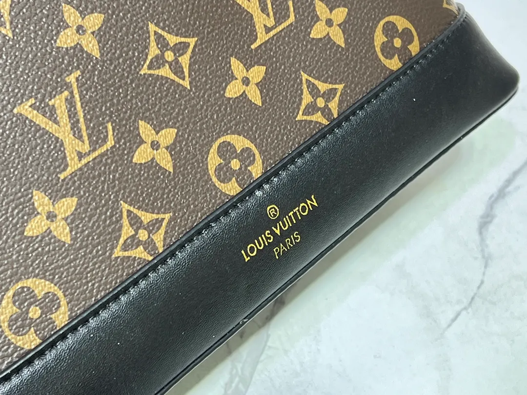 Batch 440💰Exclusive real shot-upgraded version ‼ ️LV presbyopic leather hand-held crossbody bag, model M68169, with long shoulder strap, 2025 new fashion women's bag shoulder bag presbyopic leather shoulder strap genuine leather handbag, large capacity [strong] size: 28x20x11.5