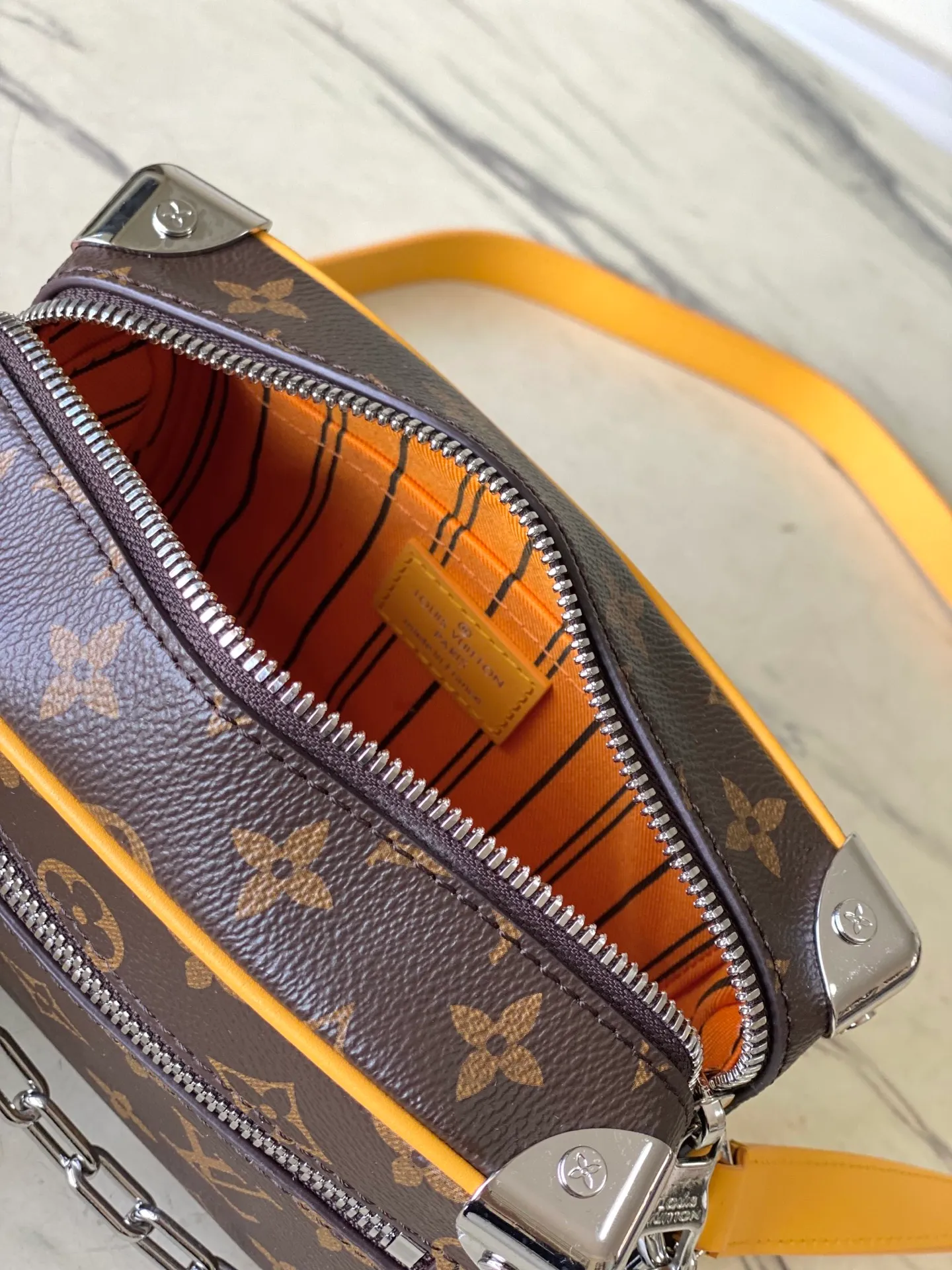 💰940 (Steel Hardware) Top Original Order M12767 This Mini Soft Trunk handbag is made of Monogram Macassar canvas with metal parts, and bright colors are used for the edges of the trim and front pocket zipper, cleverly striking a balance between creativity and heritage. A striped fabric lining and interior patch pockets add to the refined details. Dimensions: 18.5 × 13 × 8 cm