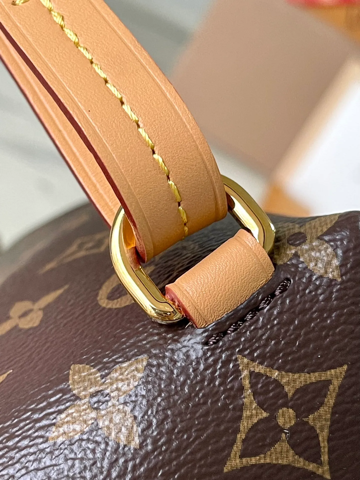 💰860 Top original order M45501 supports counter inspection. The photos taken of duty-free goods are consistent with the product and the packaging is not opened. This product is an exclusive duty-free product in the market and is the highest-end product. Inspection is supported. This product has passed strict inspection and is flawless. Please wear gloves when touching the product. This product is not returnable or exchangeable. Please confirm the product first and then remove the label on the handle. This product is temporarily not open to the public, only regular customers, and is in short supply. Dimensions: 27.5 x 33 x 14 cm